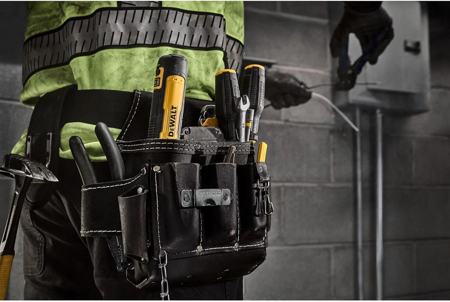 پیچ گوشتی شارژی DEWALT با کنترل FLEXDRIVE و سری پیچ گوشتی (DWHT66719) پیچ گوشتی شارژی DEWALT با کنترل FLEXDRIVE و سری پیچ گوشتی (DWHT66719)