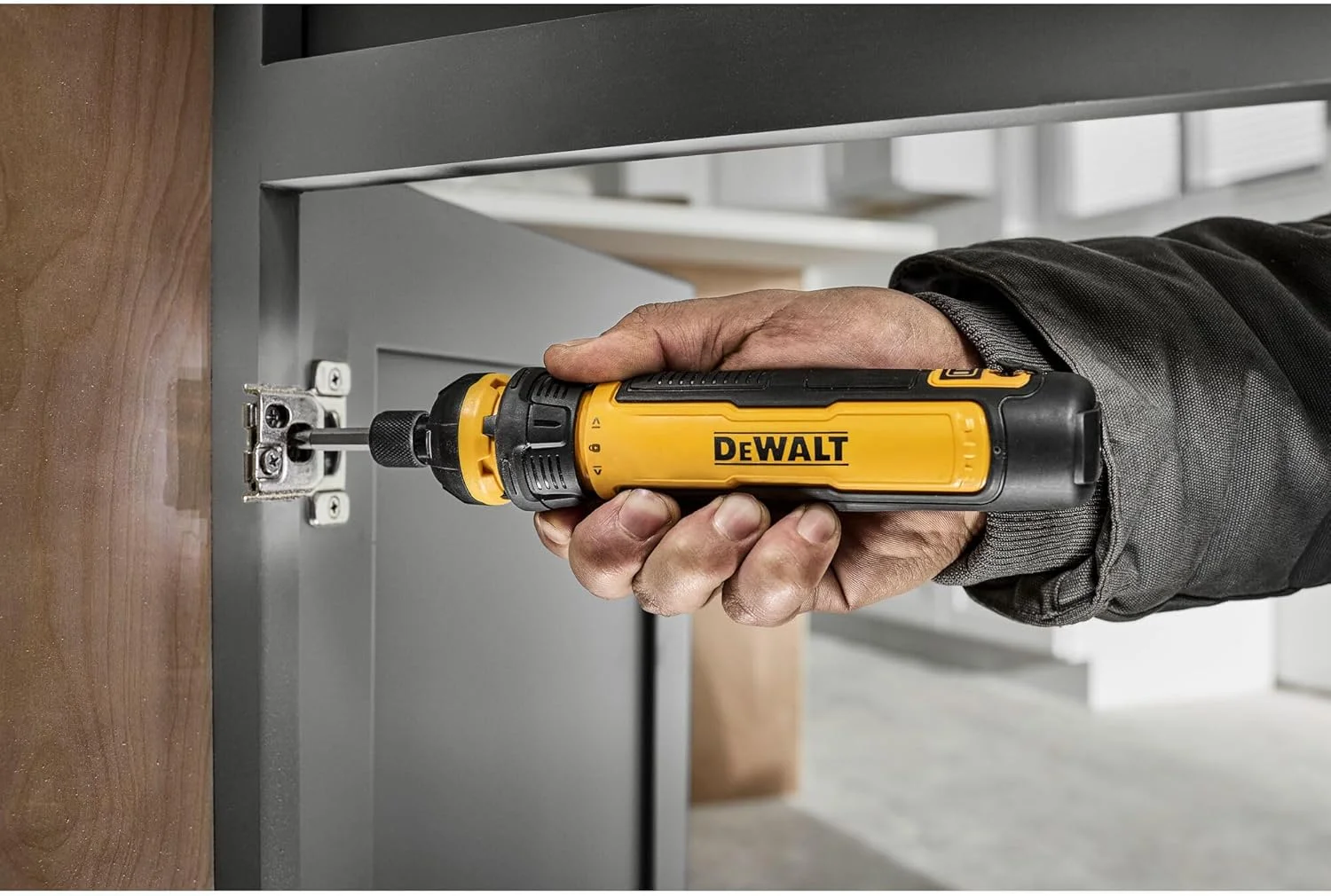 پیچ گوشتی شارژی DEWALT با کنترل FLEXDRIVE و سری پیچ گوشتی (DWHT66719) پیچ گوشتی شارژی DEWALT با کنترل FLEXDRIVE و سری پیچ گوشتی (DWHT66719)