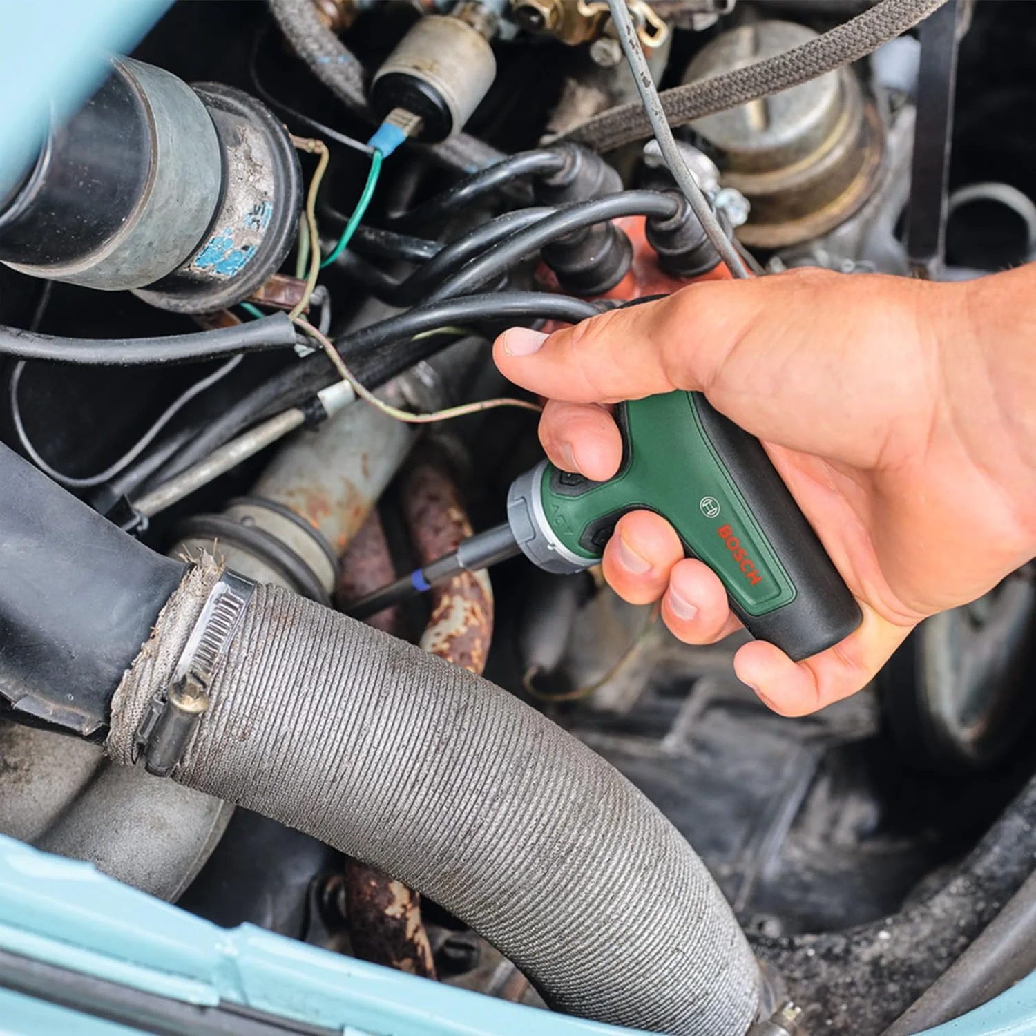 مجموعه پیچ گوشتی جغجغه ای دسته T بوش، 22 قطعه (حداکثر گشتاور 46 نیوتن متر؛ گیربکس با 36 دندانه؛ نگهدارنده مغناطیسی بیت؛ دسته T با روکش نرم؛ 16 بیت فولاد S2؛ 4 آچار بکس؛ جعبه) مجموعه پیچ گوشتی جغجغه ای دسته T بوش، 22 قطعه (حداکثر گشتاور 46 نیوتن متر؛ گیربکس با 36 دندانه؛ نگهدارنده مغناطیسی بیت؛ دسته T با روکش نرم؛ 16 بیت فولاد S2؛ 4 آچار بکس؛ جعبه)