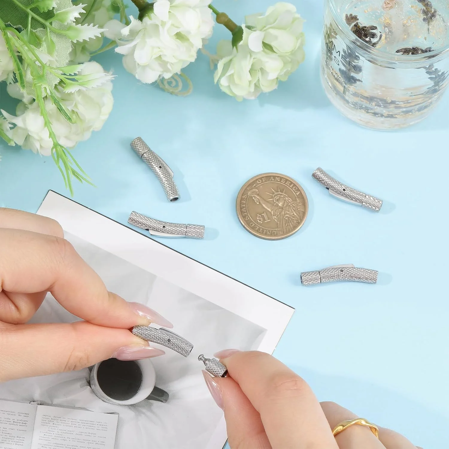 CHGCRAFT 5 عدد قفل سرنیزه ای استیل ضد زنگ، اتصال دهنده های ستونی، اتصال دهنده های انتهای سیم سوراخ دار برای ساخت دستبند، گردنبند، سگک جواهرات، رنگ استیل ضد زنگ، 2.8x0.5x0.6 سانتی متر CHGCRAFT 5 عدد قفل سرنیزه ای استیل ضد زنگ، اتصال دهنده های ستونی، اتصال دهنده های انتهای سیم سوراخ دار برای ساخت دستبند، گردنبند، سگک جواهرات، رنگ استیل ضد زنگ، 2.8x0.5x0.6 سانتی متر