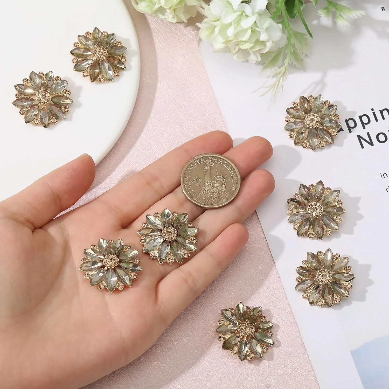 CHGCRAFT 6 عدد دکمه نگین دار آلیاژی طرح گل، دکمه های پایه نگین دار، لوازم جانبی دست ساز DIY برای صنایع دستی، مهمانی عروسی، طلایی CHGCRAFT 6 عدد دکمه نگین دار آلیاژی طرح گل، دکمه های پایه نگین دار، لوازم جانبی دست ساز DIY برای صنایع دستی، مهمانی عروسی، طلایی
