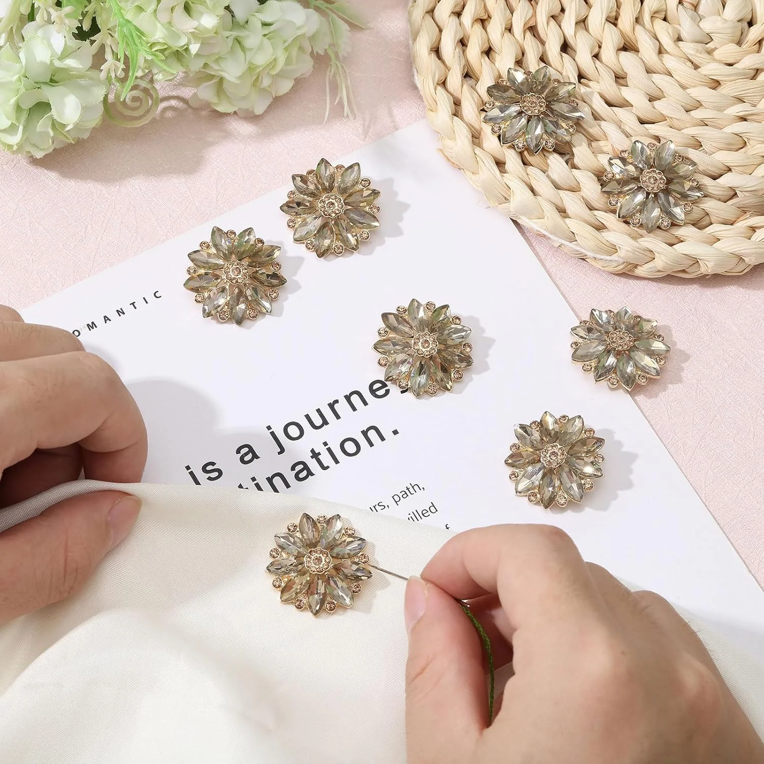 CHGCRAFT 6 عدد دکمه نگین دار آلیاژی طرح گل، دکمه های پایه نگین دار، لوازم جانبی دست ساز DIY برای صنایع دستی، مهمانی عروسی، طلایی CHGCRAFT 6 عدد دکمه نگین دار آلیاژی طرح گل، دکمه های پایه نگین دار، لوازم جانبی دست ساز DIY برای صنایع دستی، مهمانی عروسی، طلایی