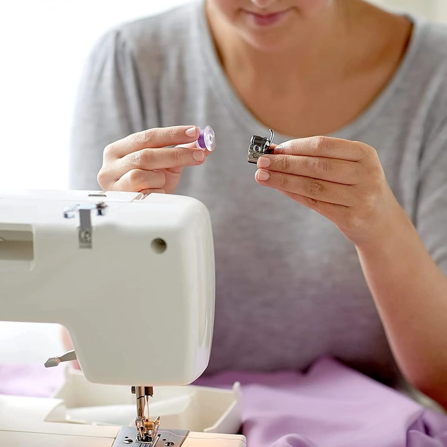 ماسوره چرخ خیاطی Cheeroyal، 25 عدد ماسوره پلاستیکی چرخ خیاطی با جعبه نگهداری برای چرخ خیاطی های سینگر، برادر، ژانومه، تویوتا، شفاف ماسوره چرخ خیاطی Cheeroyal، 25 عدد ماسوره پلاستیکی چرخ خیاطی با جعبه نگهداری برای چرخ خیاطی های سینگر، برادر، ژانومه، تویوتا، شفاف