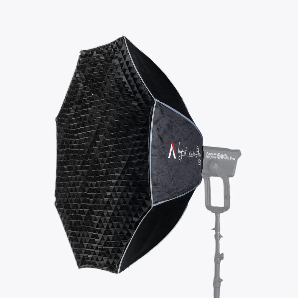 نرم باکس اکتاگونال Aputure Light OctaDome 120، سافت باکس چتری 120 سانتی متری با گرید لانه زنبوری برای فلاش اسپیدلایت با مانت بوئنز به همراه کیف حمل، مناسب برای عکاسی پرتره یا محصول نرم باکس اکتاگونال Aputure Light OctaDome 120، سافت باکس چتری 120 سانتی متری با گرید لانه زنبوری برای فلاش اسپیدلایت با مانت بوئنز به همراه کیف حمل، مناسب برای عکاسی پرتره یا محصول
