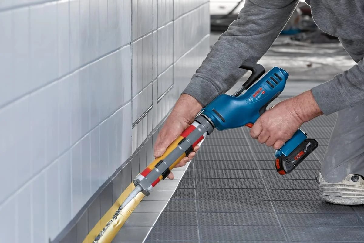 تفنگ درزگیر شارژی بوش پروفشنال GCG 18V-310، 18 ولت، آبی