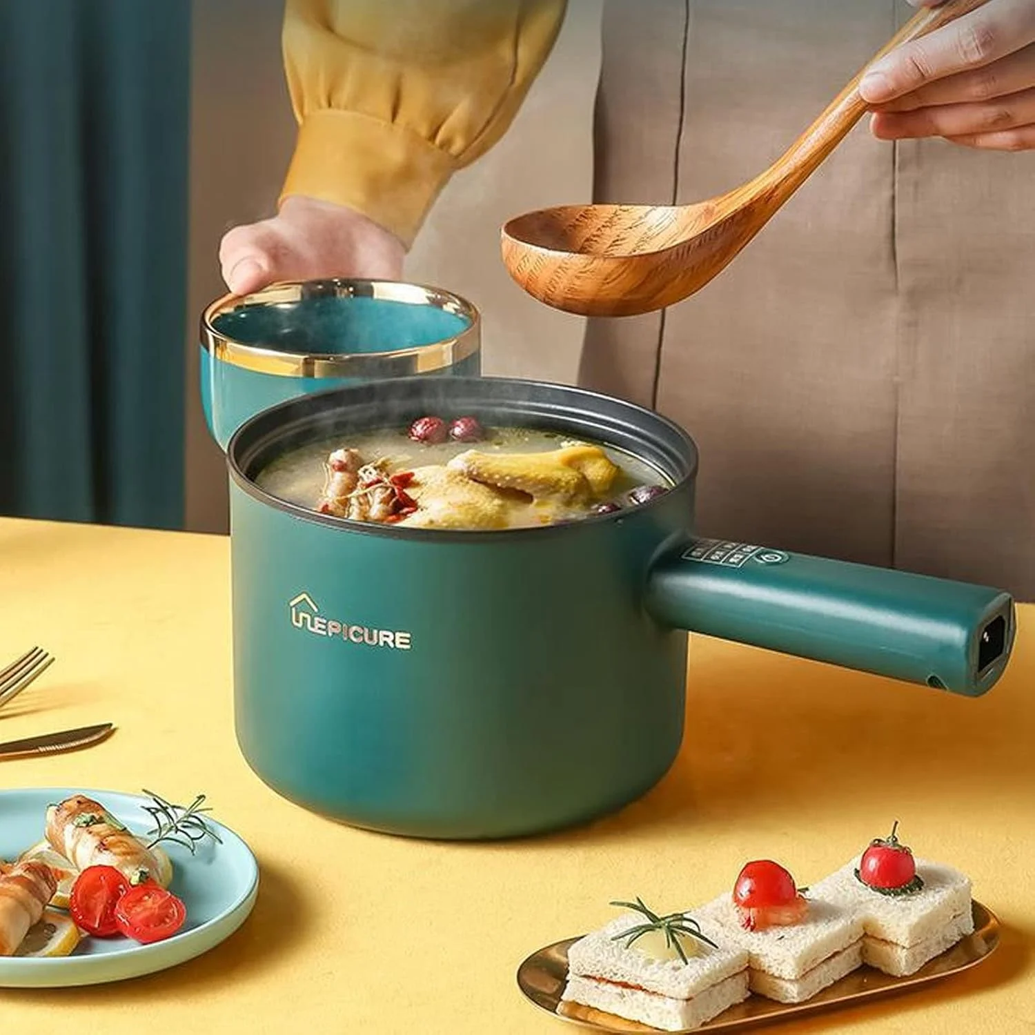 قابلمه برقی کوچک قابل حمل سوراندی 1.8 لیتری، قابلمه داغ برقی، تابه نچسب با کنترل دمای دوگانه برای سرخ کردن، آبکشی، بخارپز کردن، جوشاندن، تفت دادن و خورشت پختن (دوشاخه بریتانیایی 220 ولت)