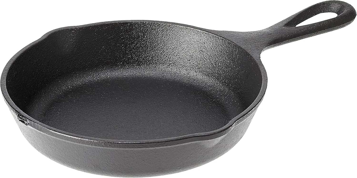 تابه چدنی 6.5 اینچی Lodge سری حیات وحش با طرح گرگ، مشکی تابه چدنی 6.5 اینچی Lodge سری حیات وحش با طرح گرگ، مشکی