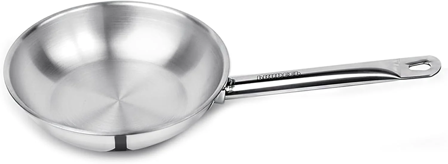 تابه سرخ کردنی خانگی پرادیپ بدون درب | استیل ضد زنگ 3 لایه | توزیع یکنواخت حرارت | دسته بادوام و محکم | سازگار با تمام اجاق گازها | سالم و غیر سمی | قابل شستشو در ماشین ظرفشویی (3.2 لیتر)