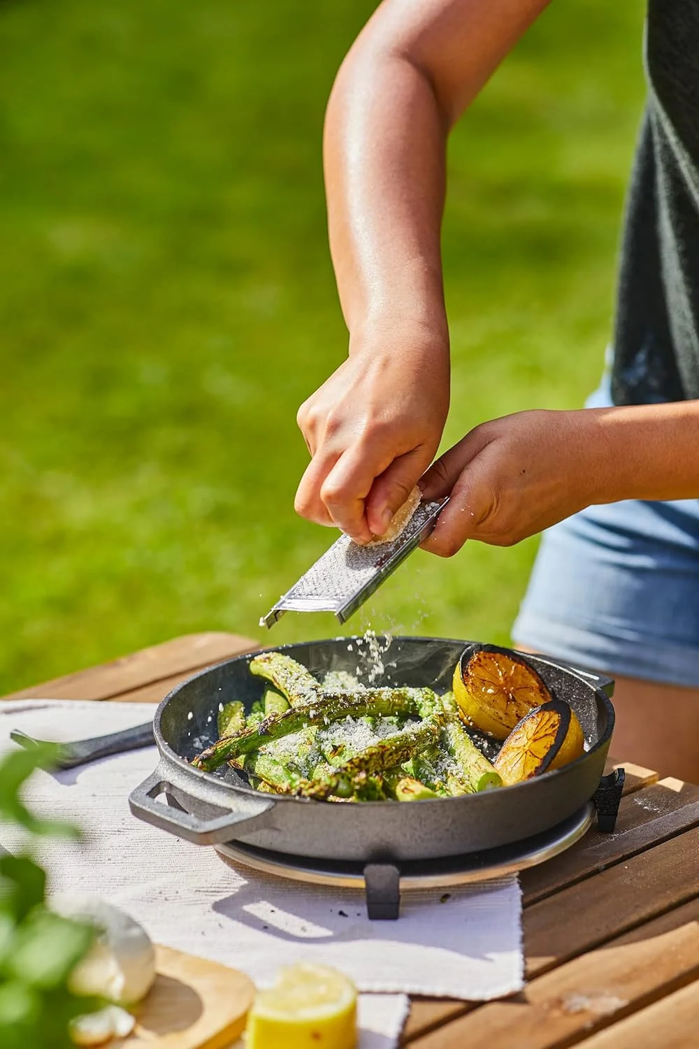 تابه چدنی اونی - تابه چدنی گرد 9 اینچی با دسته جداشدنی و سه پایه استیل ضد زنگ، تابه سرخ کردنی چدنی، ظروف پخت و پز نچسب از قبل چاشنی شده، لوازم جانبی فر پیتزا و باربیکیو