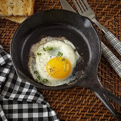 تابه چدنی 15 سانتی متری MOZUVE، تابه سرخ کردنی با دهانه های چکه گیر، تابه از قبل چاشنی شده مناسب فر، مناسب برای پخت و پز در داخل و خارج از منزل، مناسب برای گریل، کیفیت آشپزی رستورانی