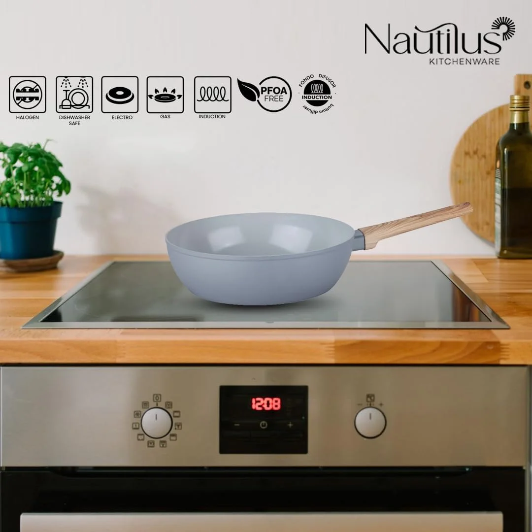 تابه سرخ کن گود ناتیلوس لوازم آشپزخانه 24 سانتی متری آلومینیوم فورج شده، تابه با پوشش سرامیکی، تابه نچسب بدون PFOA و قابل شستشو در ماشین ظرفشویی، دسته نرم - خاکستری/چوبی تابه سرخ کن گود ناتیلوس لوازم آشپزخانه 24 سانتی متری آلومینیوم فورج شده، تابه با پوشش سرامیکی، تابه نچسب بدون PFOA و قابل شستشو در ماشین ظرفشویی، دسته نرم - خاکستری/چوبی