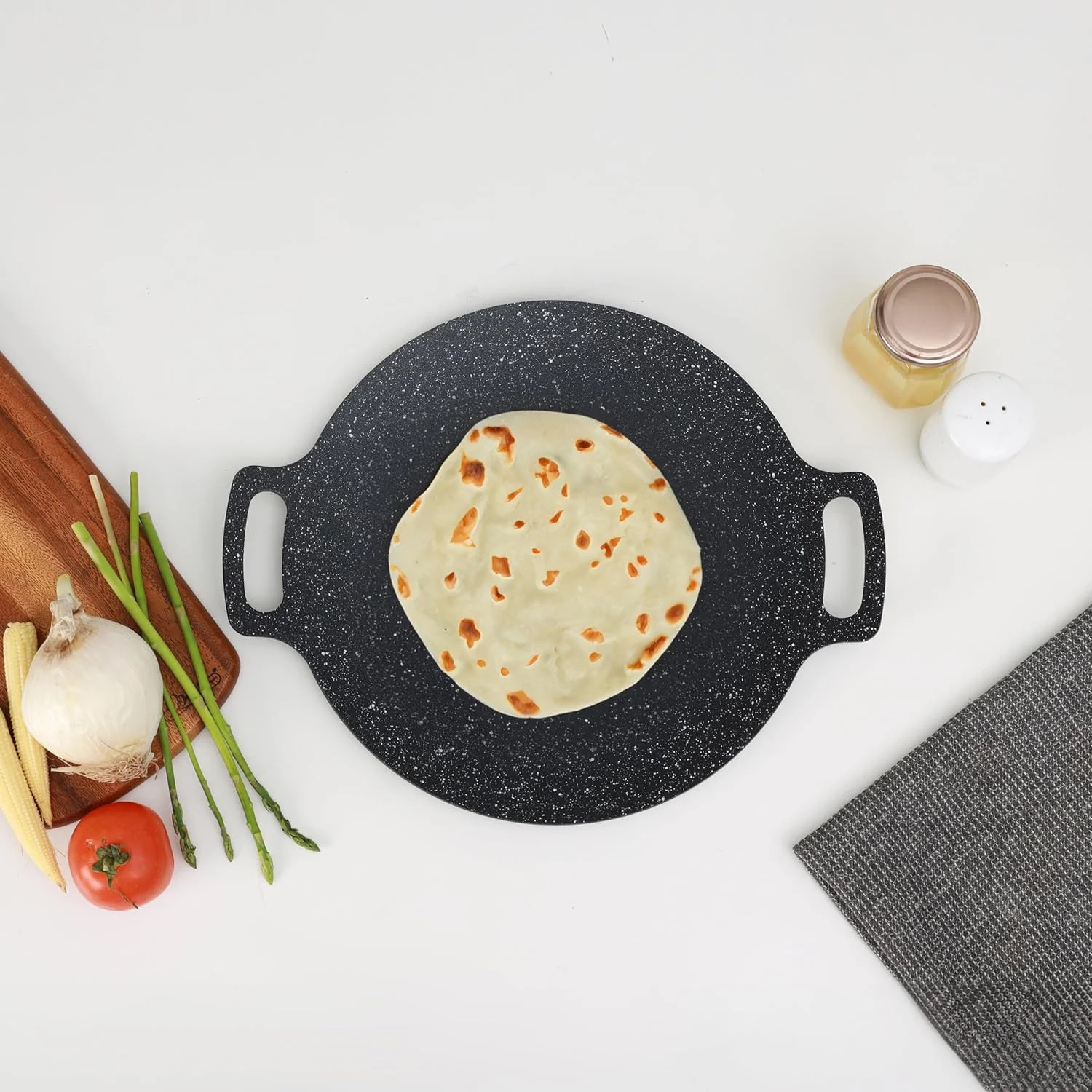 تاوه گود 34 سانتی متری رویال فورد مدل RF12507، بدنه آلومینیومی با پوشش نچسب گرانیتی، مناسب برای تهیه روتی، چاپاتی، دوسا، تورتیلا، کرپ، پنکیک، تابه گریل تخت، تابه سرخ کردنی سازگار با همه اجاق گازها تاوه گود 34 سانتی متری رویال فورد مدل RF12507، بدنه آلومینیومی با پوشش نچسب گرانیتی، مناسب برای تهیه روتی، چاپاتی، دوسا، تورتیلا، کرپ، پنکیک، تابه گریل تخت، تابه سرخ کردنی سازگار با همه اجاق گازها