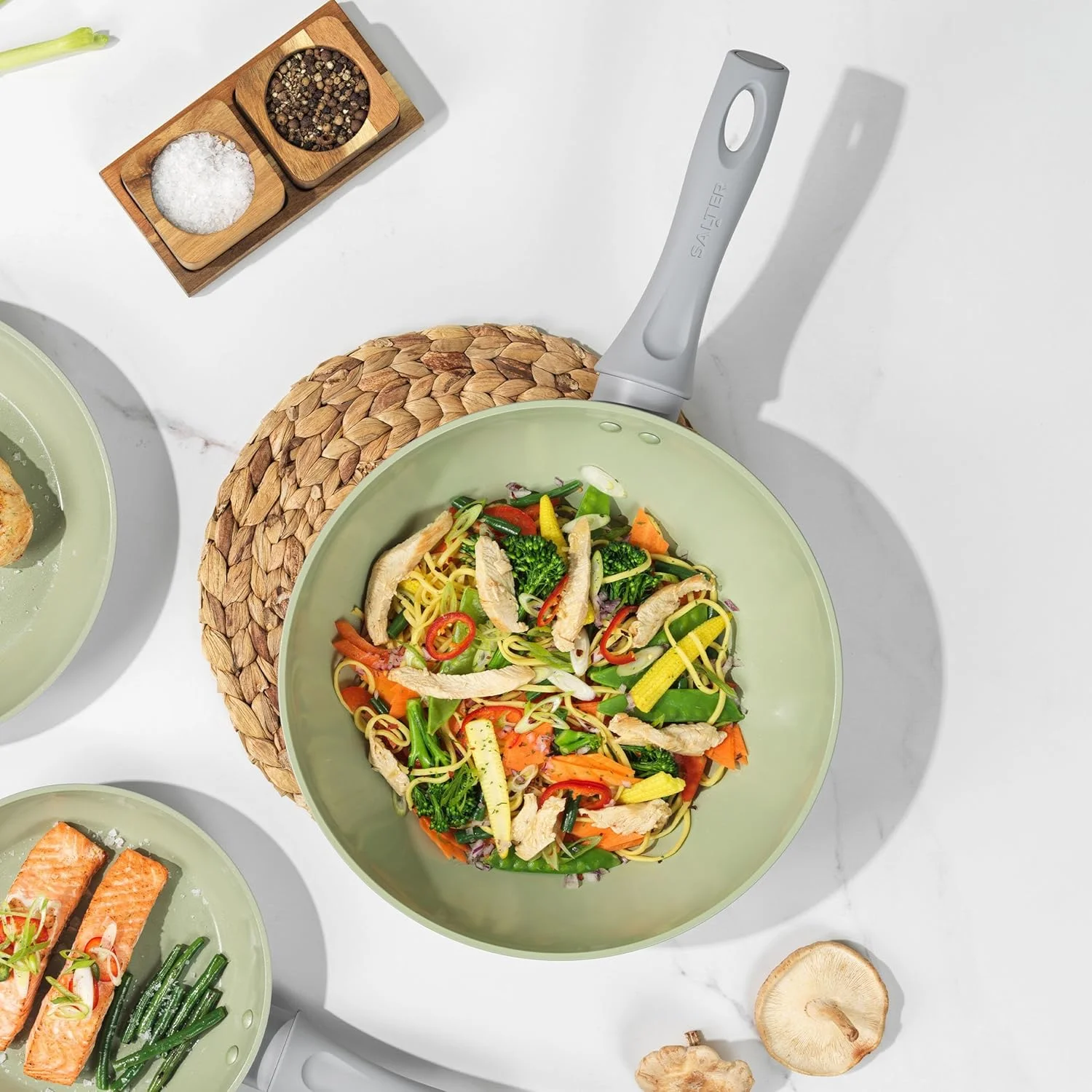 تابه 20 سانتی متری سالتر Earth - پوشش سرامیکی نچسب سالم، ظروف پخت و پز القایی بدون PFAS، تابه کوچک آلومینیومی برای پخت تخم مرغ و پنکیک، تمیز کردن آسان، بدون PFOA/PTFE، دسته خنک شونده، سبز