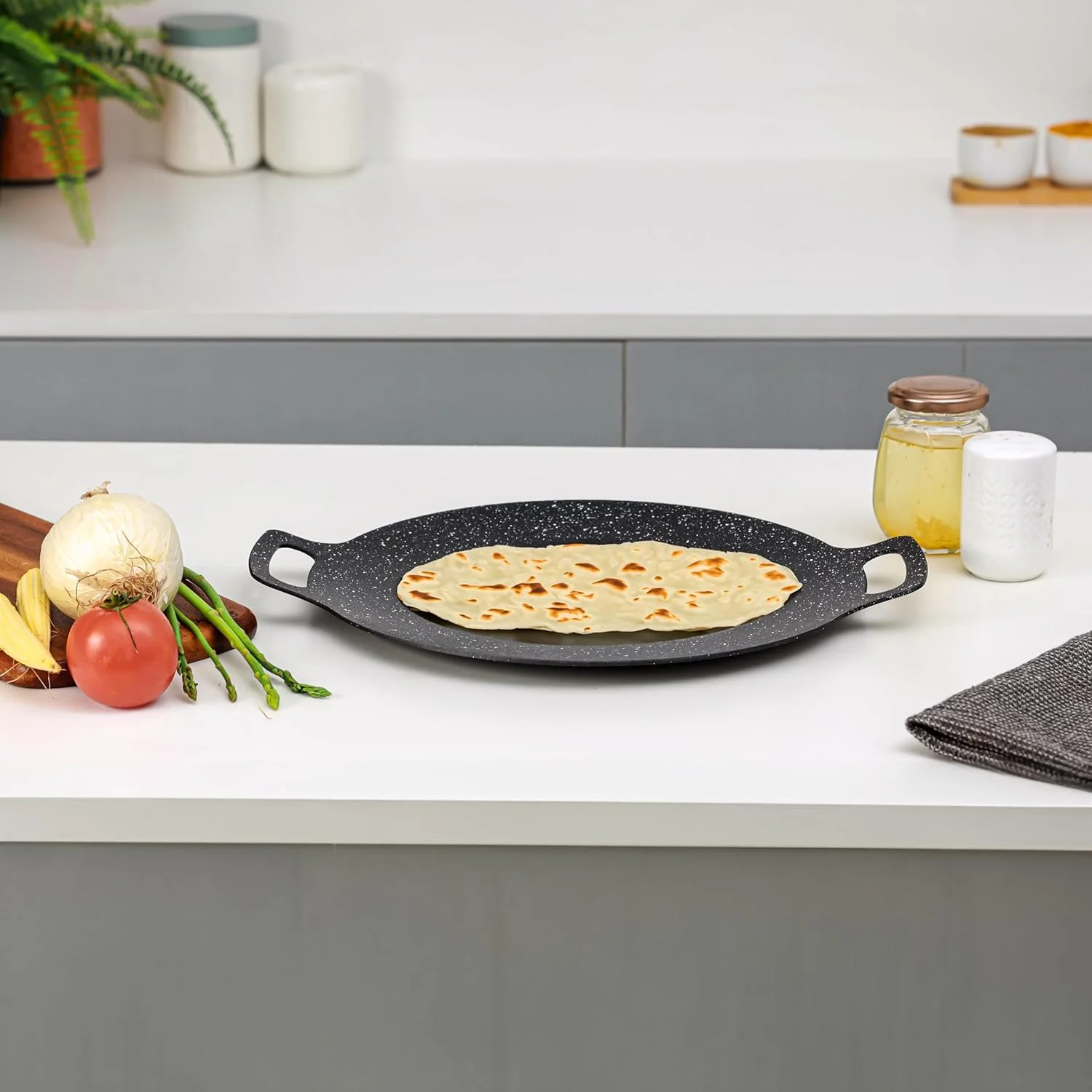 تاوه گود 34 سانتی متری رویال فورد مدل RF12507، بدنه آلومینیومی با پوشش نچسب گرانیتی، مناسب برای تهیه روتی، چاپاتی، دوسا، تورتیلا، کرپ، پنکیک، تابه گریل تخت، تابه سرخ کردنی سازگار با همه اجاق گازها تاوه گود 34 سانتی متری رویال فورد مدل RF12507، بدنه آلومینیومی با پوشش نچسب گرانیتی، مناسب برای تهیه روتی، چاپاتی، دوسا، تورتیلا، کرپ، پنکیک، تابه گریل تخت، تابه سرخ کردنی سازگار با همه اجاق گازها