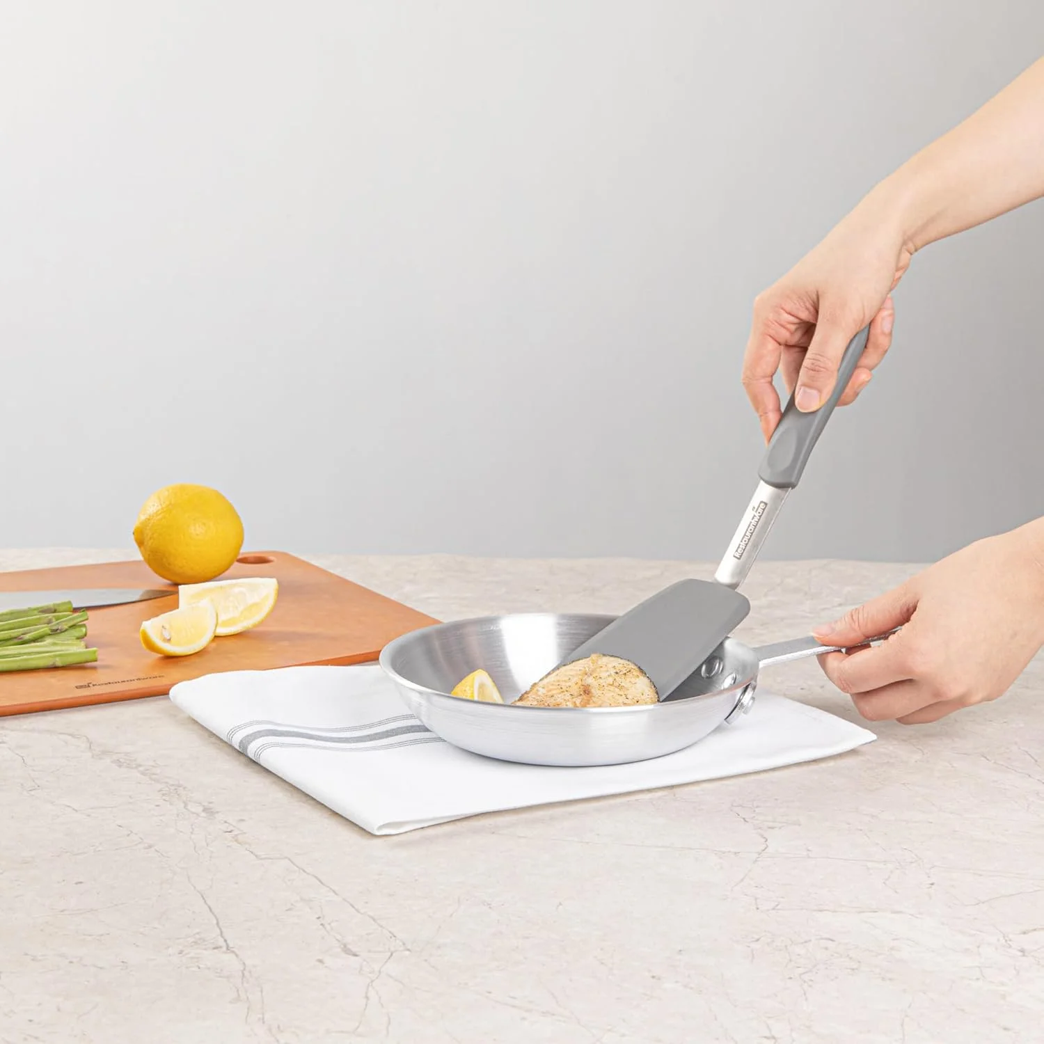 تابه سرخ کن 7 اینچی رستوران ور مدل Met Lux، 1 تابه سرخ کن بادوام - پرداخت ساتن، پرچ شده سه گانه، تابه آلومینیومی نقره ای برای سرخ کردن، تفت دادن و قهوه ای کردن غذا تابه سرخ کن 7 اینچی رستوران ور مدل Met Lux، 1 تابه سرخ کن بادوام - پرداخت ساتن، پرچ شده سه گانه، تابه آلومینیومی نقره ای برای سرخ کردن، تفت دادن و قهوه ای کردن غذا