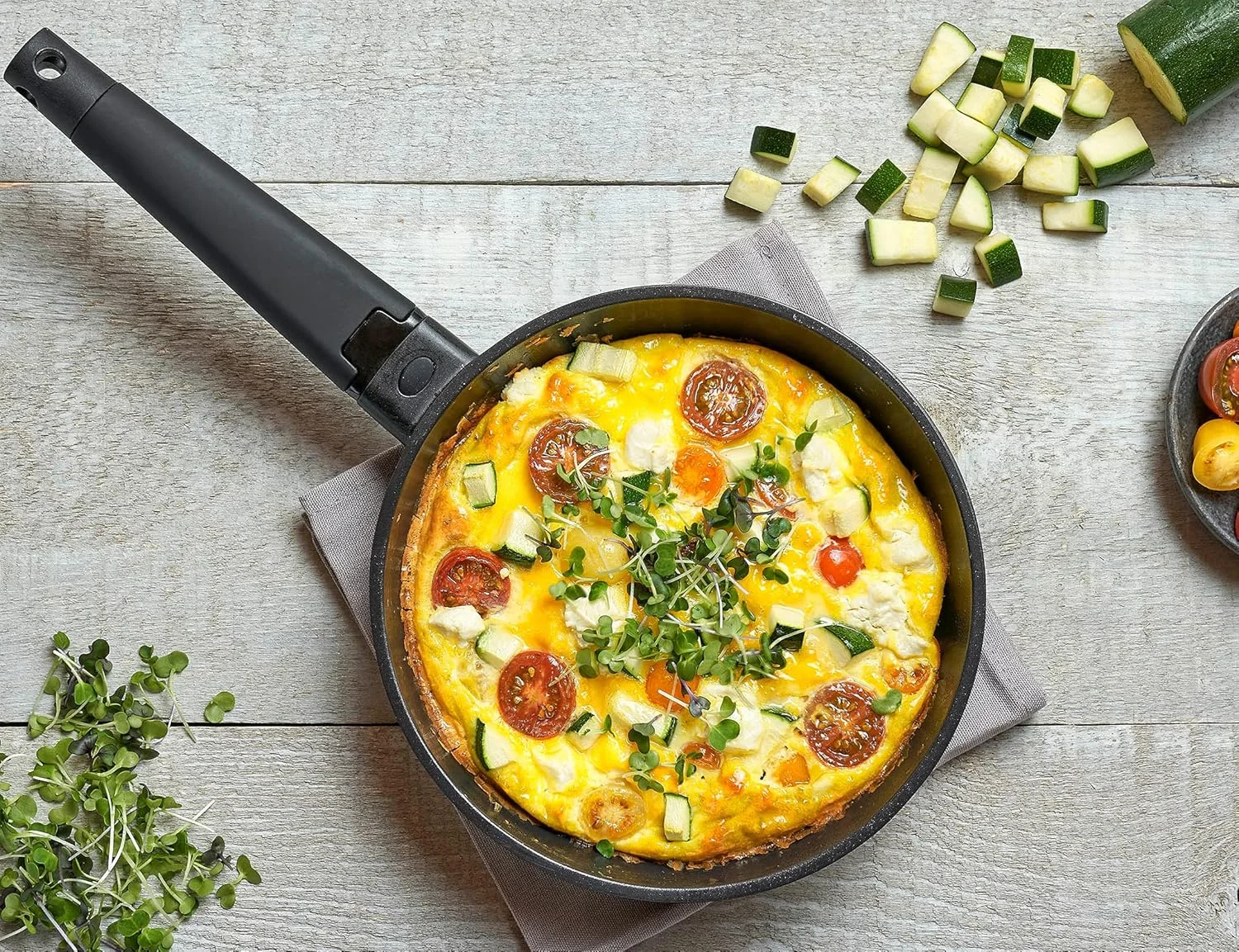 تابه 20 سانتی متری Zavor Noir - آلومینیوم دایکاست ممتاز با پوشش سرامیکی نچسب مبتنی بر تیتانیوم و دسته های جداشدنی - فوق العاده سبک - مناسب برای فر و اجاق های القایی | مجموعه Noir (ZCWNR25)