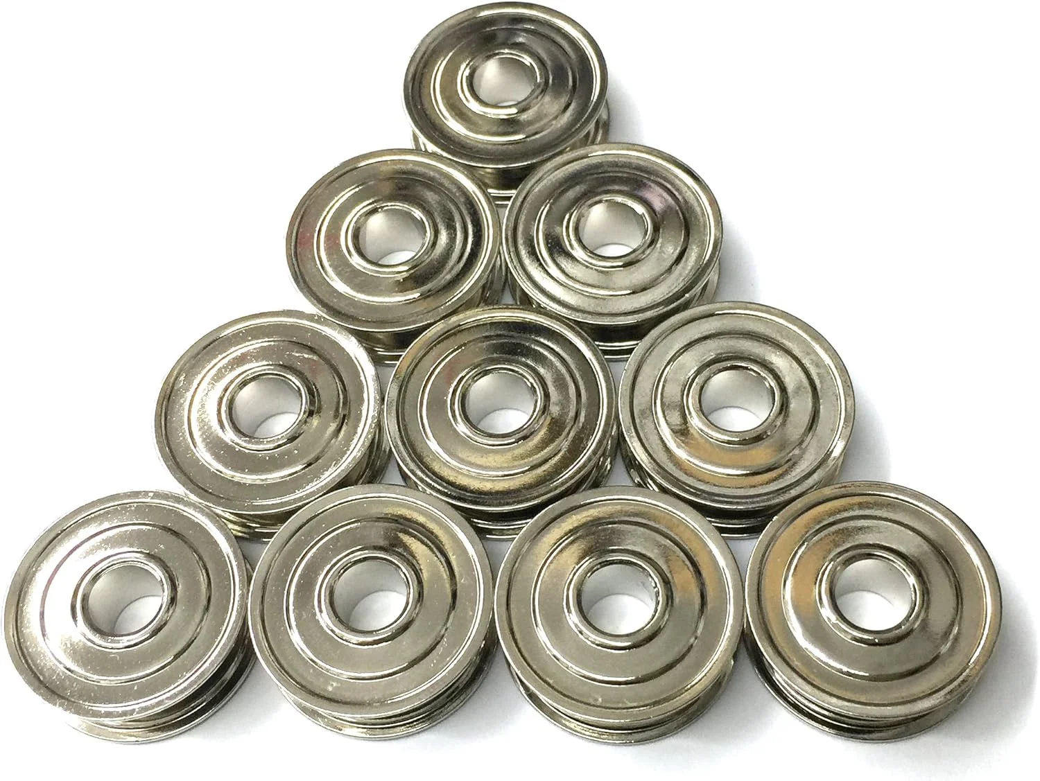 بسته 10 عددی ماسوره فلزی با کیفیت عالی Cutex برای چرخ خیاطی های Kenmore و White. شماره ماسوره #744 سازگار با مدل های چرخ خیاطی Kenmore : 54, 117.720, 177.959 سازگار با مدل های چرخ خیاطی White : 31, 41, 43, 75, 77, 151, 153 و سایر مدل های روتاری.