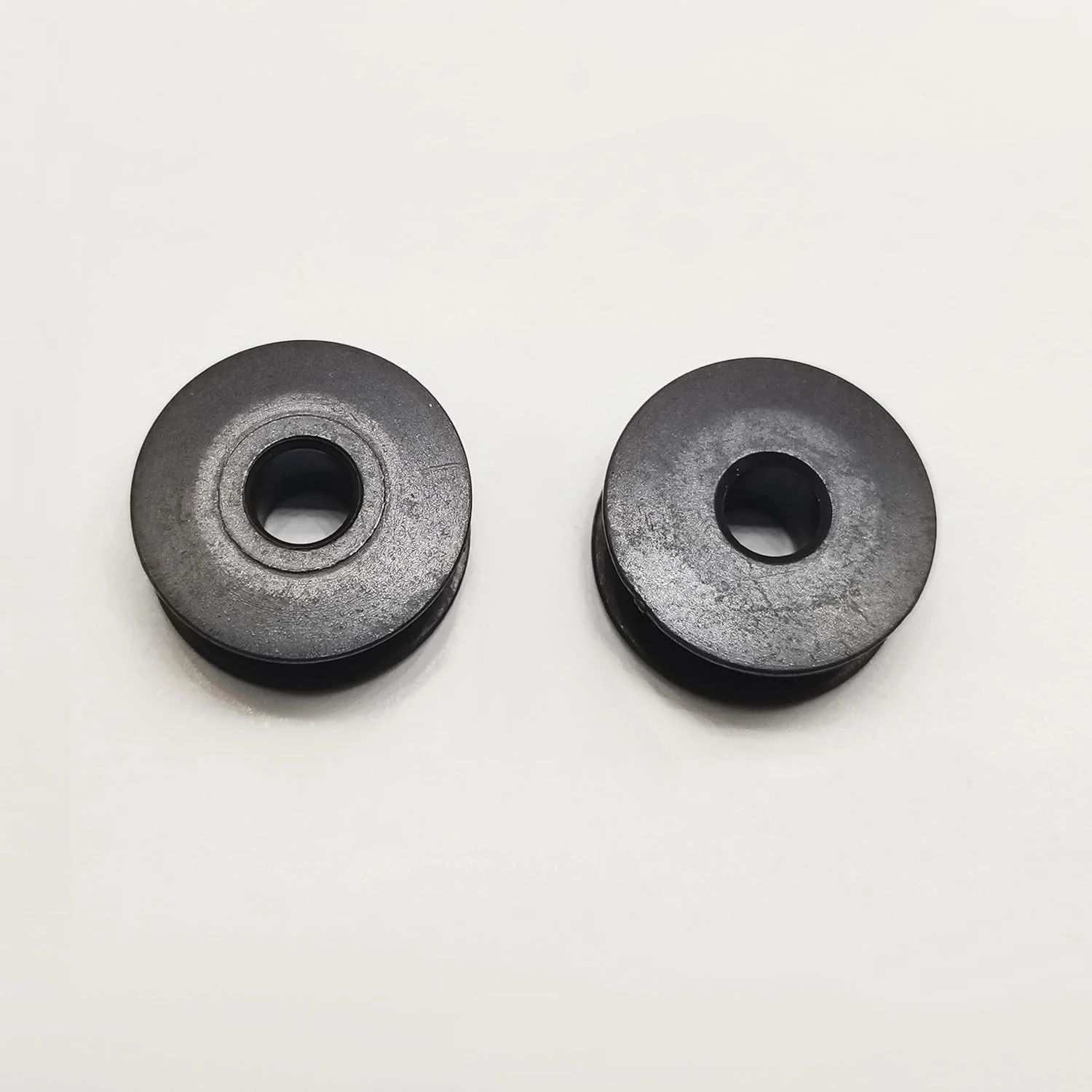 YICBOR Magnetic Damping Anti-idling Bobbins for Industrial Lockstitch Sewing Machines, Black, 5 Pieces YICBOR Magnetic Damping Anti-idling Bobbins for Industrial Lockstitch Sewing Machines, Black, 5 Pieces