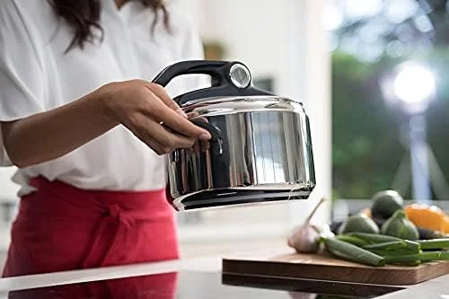 زودپز 7 لیتری لاگوستینا Irradial Control Lagoeasy'UP ساخته شده از استیل ضد زنگ 18/10، قطر 22 سانتی متر، زودپز مناسب برای اجاق های القایی و گازی، باز شدن آسان درب، دارای کفه سه لایه Irradial Plus