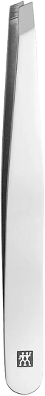 موچین نوک کج 90 میلی متری Zwilling Classic Inox. ابزار اصلاح ابرو و از بین بردن موهای زائد. سطح شیب دار برای گرفتن آسان. تمیز کردن آسان. فولاد ضد زنگ 18/10 با درجه بالا و پرداخت شده. مقاوم در برابر زنگ زدگی موچین نوک کج 90 میلی متری Zwilling Classic Inox. ابزار اصلاح ابرو و از بین بردن موهای زائد. سطح شیب دار برای گرفتن آسان. تمیز کردن آسان. فولاد ضد زنگ 18/10 با درجه بالا و پرداخت شده. مقاوم در برابر زنگ زدگی