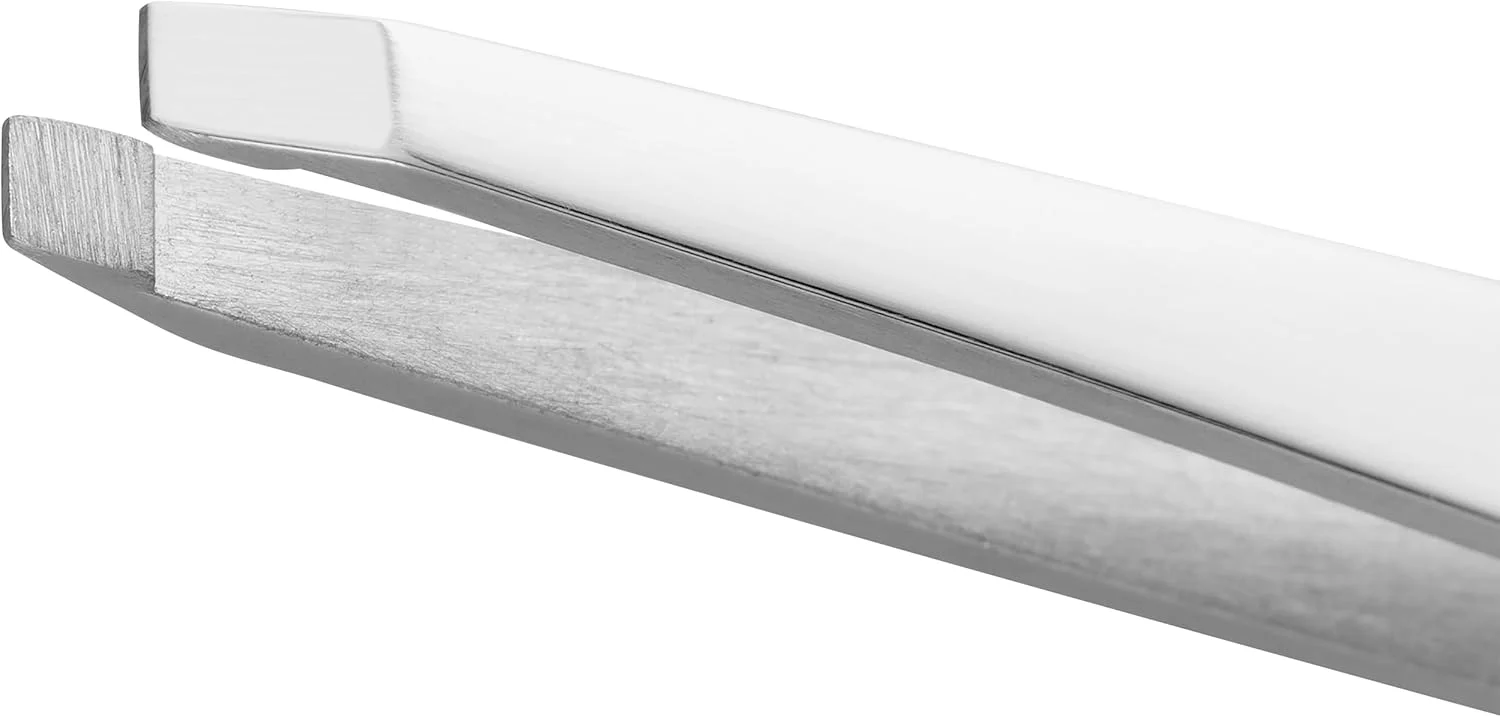 موچین کلاسیک اینوکس Zwilling، صاف 90 میلی متر. ابزار برداشتن مو و حالت دادن به ابرو. سطح گیره مورب. تمیز کردن آسان. فولاد ضد زنگ 18/10 با درجه بالا و پرداخت شده. موچین کلاسیک اینوکس Zwilling، صاف 90 میلی متر. ابزار برداشتن مو و حالت دادن به ابرو. سطح گیره مورب. تمیز کردن آسان. فولاد ضد زنگ 18/10 با درجه بالا و پرداخت شده.