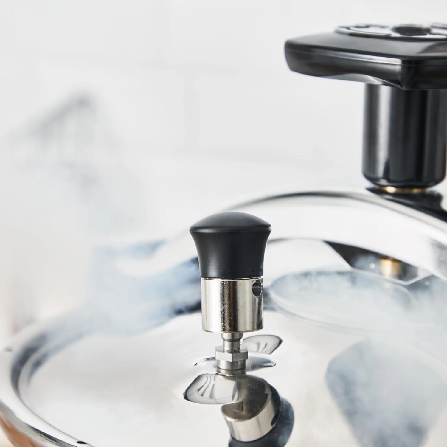 زودپز SEB P0534900 با ظرفیت 9 لیتر، جنس استیل ضد زنگ