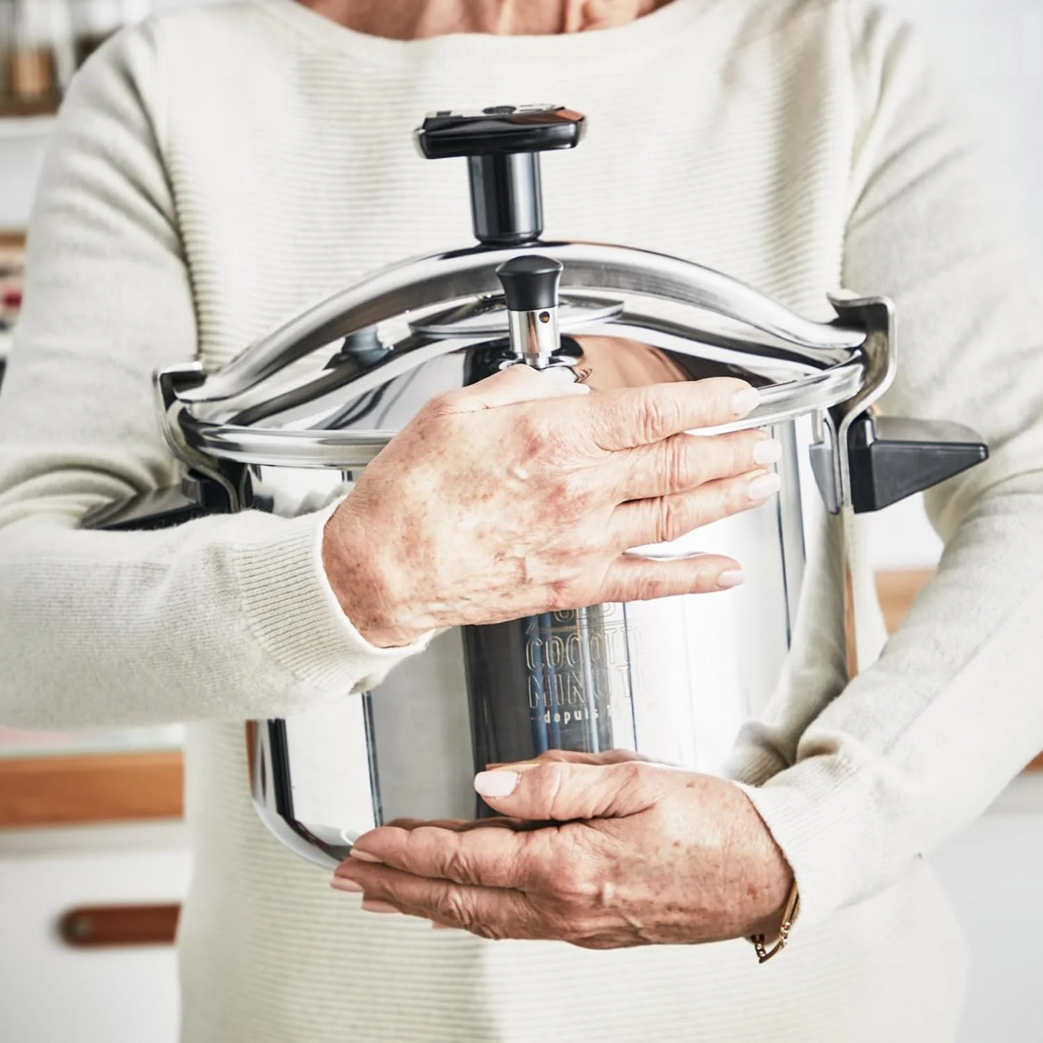 زودپز SEB P0534900 با ظرفیت 9 لیتر، جنس استیل ضد زنگ