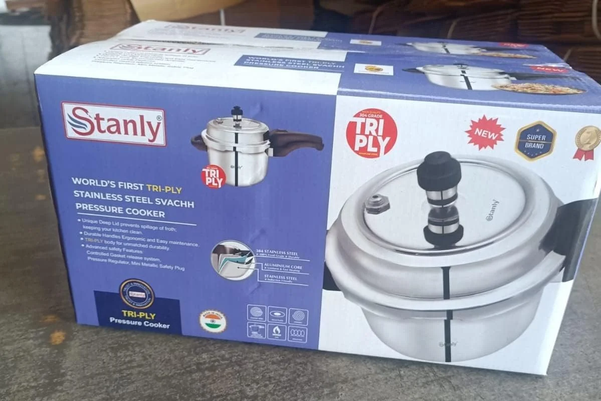 زودپز استنلی 5 لیتری سه لایه استیل ضد زنگ. زودپز سه لایه استیل ضد زنگ سواچ، درب عمیق منحصر به فرد از ریختن کف جلوگیری می کند. دارای واشرهای کنترل شده زودپز استنلی 5 لیتری سه لایه استیل ضد زنگ. زودپز سه لایه استیل ضد زنگ سواچ، درب عمیق منحصر به فرد از ریختن کف جلوگیری می کند. دارای واشرهای کنترل شده