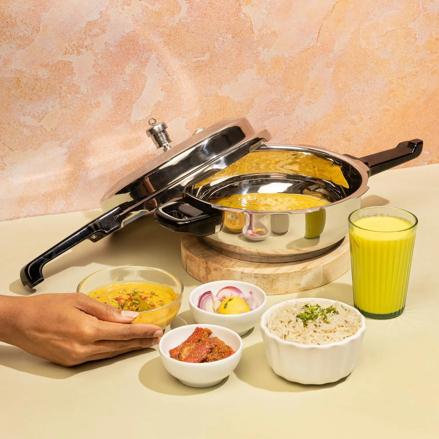 دیگ زودپز گود و درب دار Vinod - ظرفیت 6 لیتر جامبو دیگ زودپز گود و درب دار Vinod - ظرفیت 6 لیتر جامبو