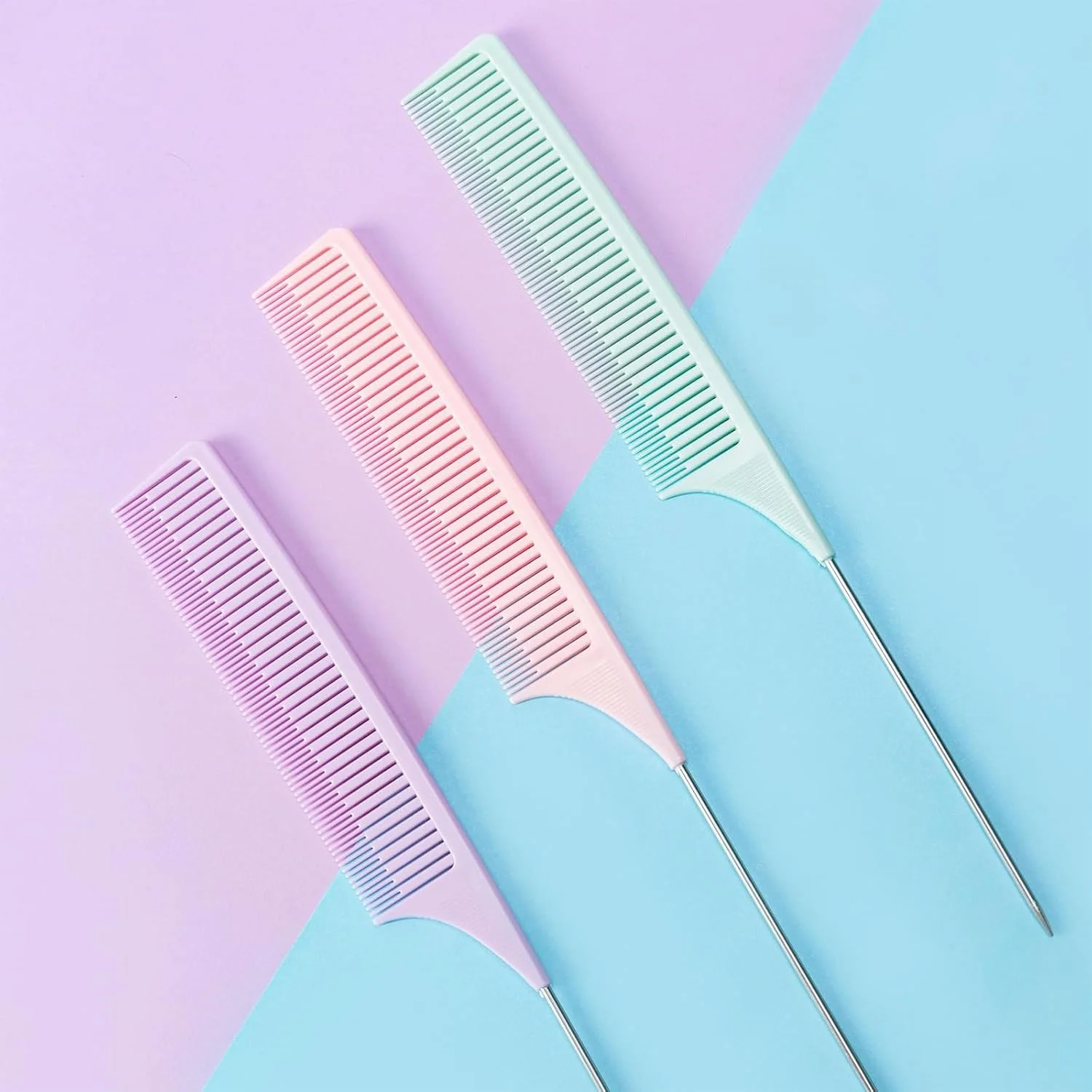 ست شانه هایلایت – شانه مو دم باریک با دم فلزی، شانه آرایشگری برای رنگ مو، شانه مو، شانه فلزی برای مو، شانه هایلایت، شانه دم سوزنی – بسته 3 عددی پاستلی ست شانه هایلایت – شانه مو دم باریک با دم فلزی، شانه آرایشگری برای رنگ مو، شانه مو، شانه فلزی برای مو، شانه هایلایت، شانه دم سوزنی – بسته 3 عددی پاستلی