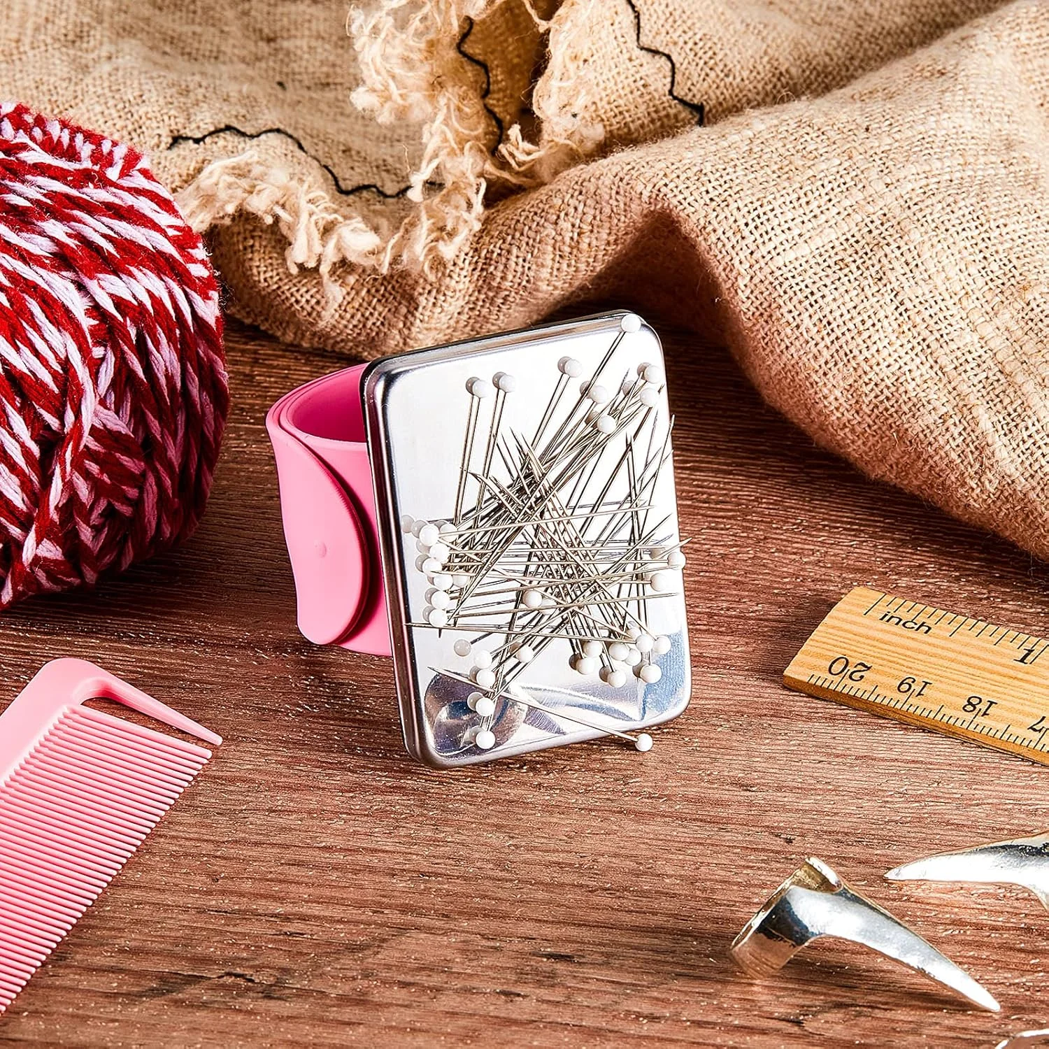 ست ۱۰ عددی حلقه جداکننده مو و ۳ عدد شانه دم موشی فلزی با مچ بند مغناطیسی، ابزار جداکننده و انتخاب مو با نگهدارنده پین مغناطیسی مچی، ست سالن برای بافت، انتخاب و فر کردن (صورتی) ست ۱۰ عددی حلقه جداکننده مو و ۳ عدد شانه دم موشی فلزی با مچ بند مغناطیسی، ابزار جداکننده و انتخاب مو با نگهدارنده پین مغناطیسی مچی، ست سالن برای بافت، انتخاب و فر کردن (صورتی)