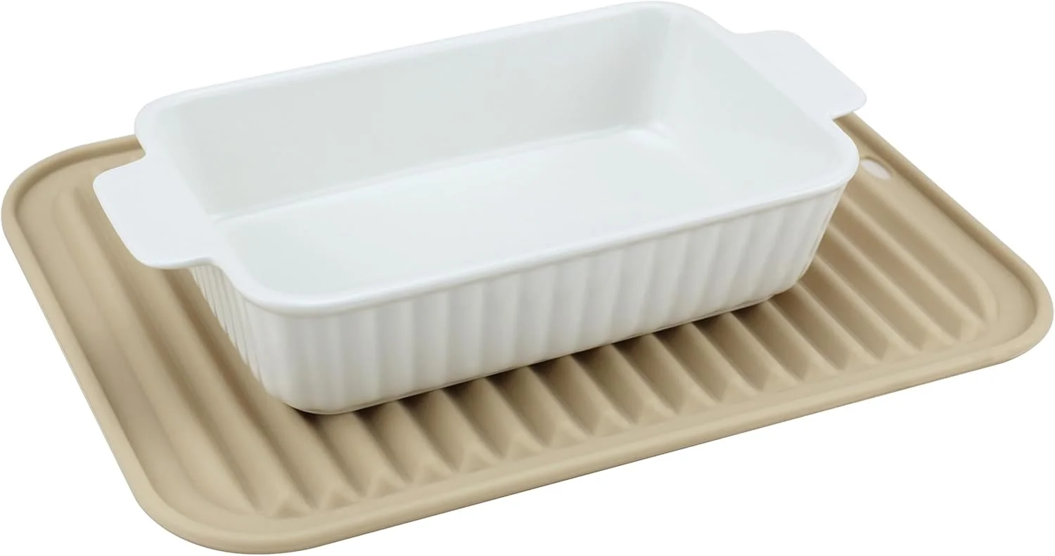 ظرف سرامیکی پخت و پز EIKS با دستگیره و زیرانداز سیلیکونی برای سرو لازانیا، گوشت، برنج، پاستا، نان، و غذاهای خورشتی (سفید، 9.5 اینچ)