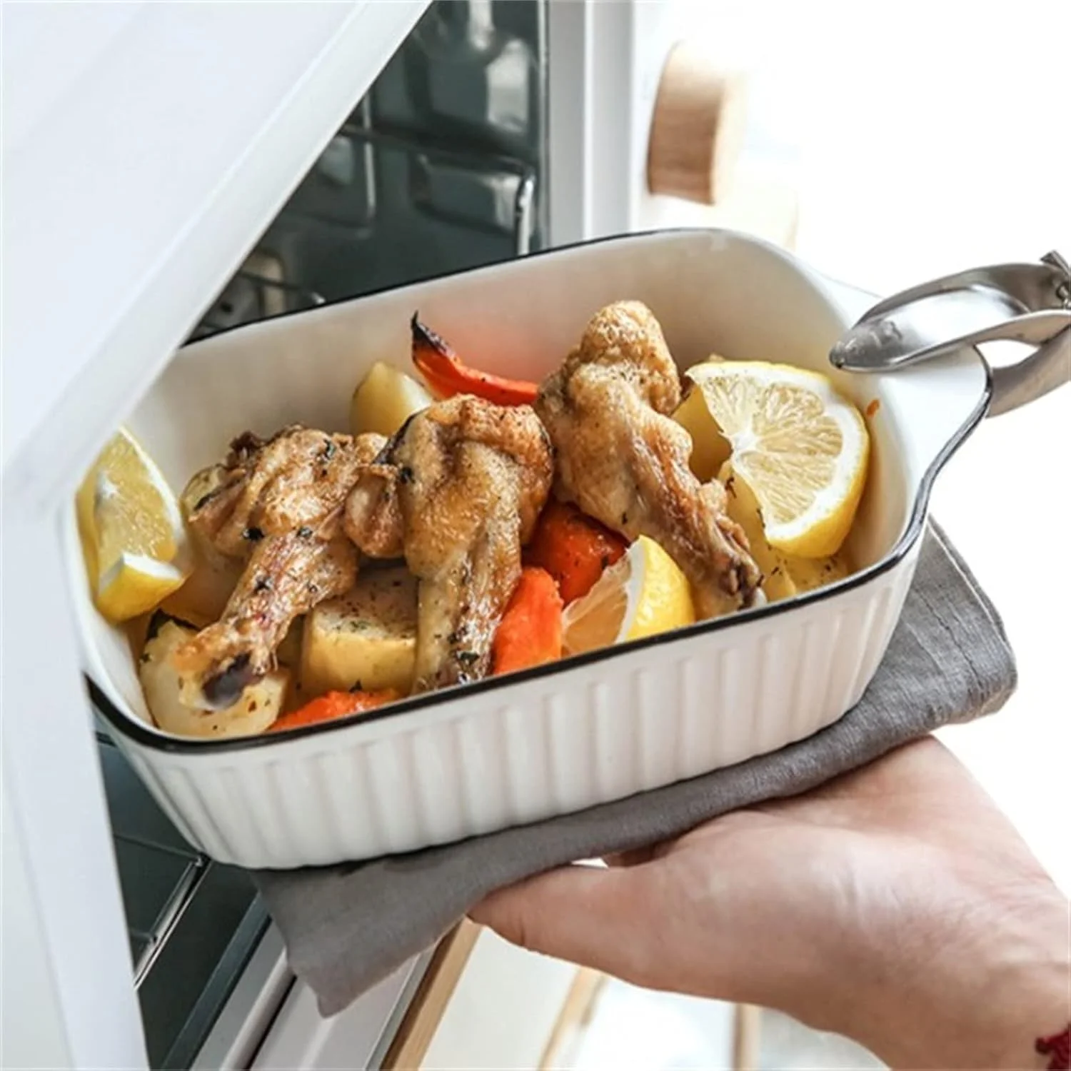 سینی پخت سرامیکی نچسب، ظرف پخت سرامیکی، بشقاب برنج پخته شده با پنیر، بشقاب غذای غربی مناسب مایکروویو، ظرف پخت فر، ظروف رومیزی، کاسه پخت خانگی سینی پخت سرامیکی نچسب، ظرف پخت سرامیکی، بشقاب برنج پخته شده با پنیر، بشقاب غذای غربی مناسب مایکروویو، ظرف پخت فر، ظروف رومیزی، کاسه پخت خانگی