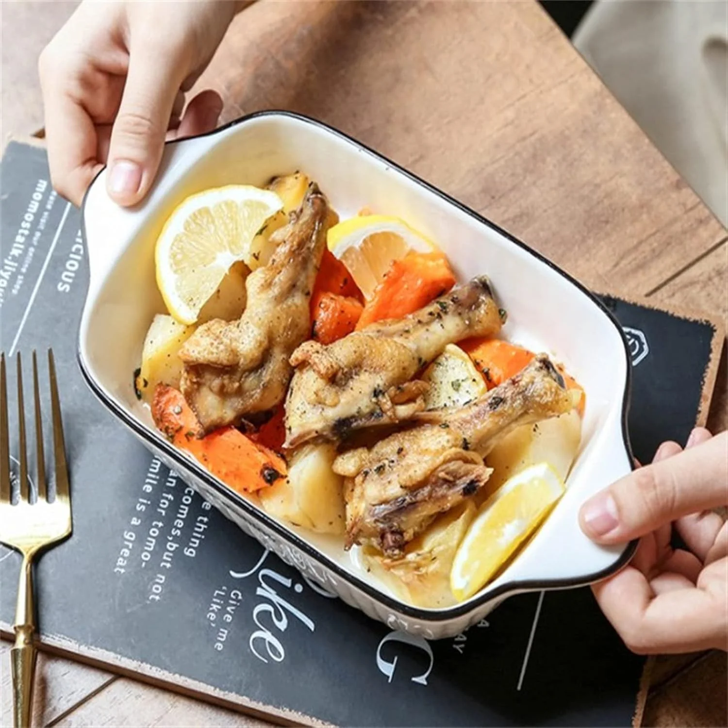 سینی پخت سرامیکی نچسب، ظرف پخت سرامیکی، بشقاب برنج پخته شده با پنیر، بشقاب غذای غربی مناسب مایکروویو، ظرف پخت فر، ظروف رومیزی، کاسه پخت خانگی سینی پخت سرامیکی نچسب، ظرف پخت سرامیکی، بشقاب برنج پخته شده با پنیر، بشقاب غذای غربی مناسب مایکروویو، ظرف پخت فر، ظروف رومیزی، کاسه پخت خانگی