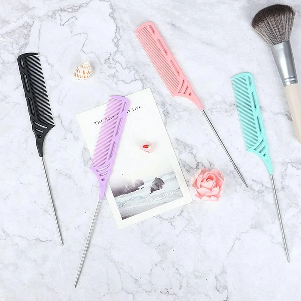 ابزار آرایشگری و رنگ مو شامل شانه دم باریک، شانه دندانه ریز، شانه موی دم موشی و تریمر لبه مو (سبز)