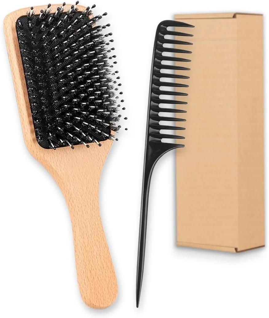 ست برس مویی چوبی AMROAH شامل 2 عدد برس موی چوبی و شانه، برس مویی ضد الکتریسیته ساکن برای باز کردن گره و حالت دادن به مو با دسته ارگونومیک، مناسب برای موهای ضخیم، فر، نازک، بلند، کوتاه، خیس و خشک برای مردان، زنان و کودکان