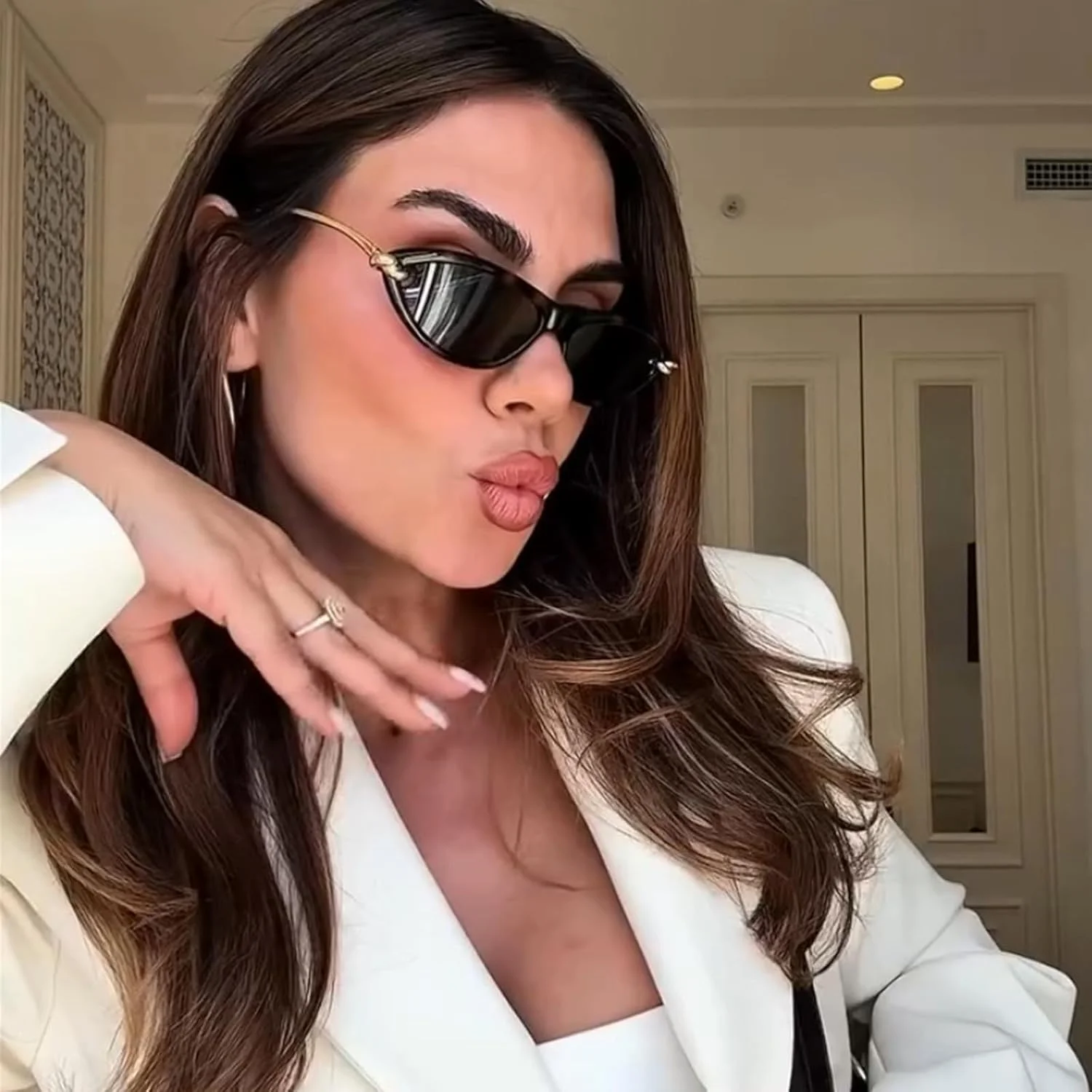 عینک آفتابی زنانه چشم گربه ای بیضی شکل LJCZKA، عینک آفتابی کوچک بیضی شکل دهه 90، عینک آفتابی باریک و مد روز Y2K، معابد طلایی لوکس، محافظت UV400