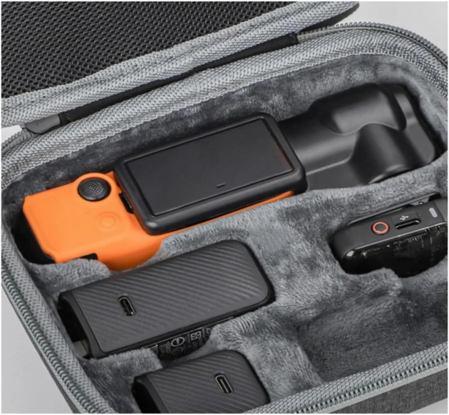 محافظ پلاستیکی دوربین گیمبال DJI Osmo Pocket 3، محافظ کامل بدنه با طراحی توسعه یافته برای لنز و صفحه نمایش، مقاوم در برابر ضربه، ضد خش و ضد گرد و غبار - مشکی محافظ پلاستیکی دوربین گیمبال DJI Osmo Pocket 3، محافظ کامل بدنه با طراحی توسعه یافته برای لنز و صفحه نمایش، مقاوم در برابر ضربه، ضد خش و ضد گرد و غبار - مشکی