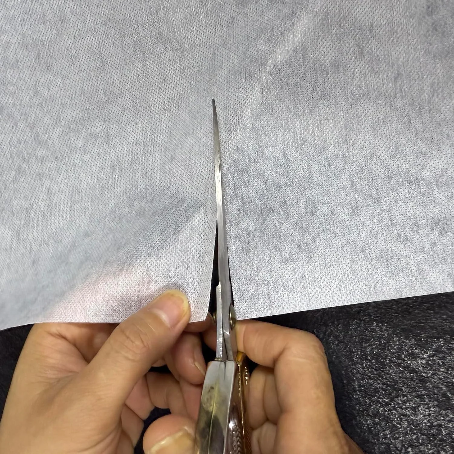 لایی چسب خیاطی غیر قابل ذوب، لایی پارچه ای سبک وزن نبافته برای خیاطی و تکه دوزی 1 متر در 2 متر لایی چسب خیاطی غیر قابل ذوب، لایی پارچه ای سبک وزن نبافته برای خیاطی و تکه دوزی 1 متر در 2 متر