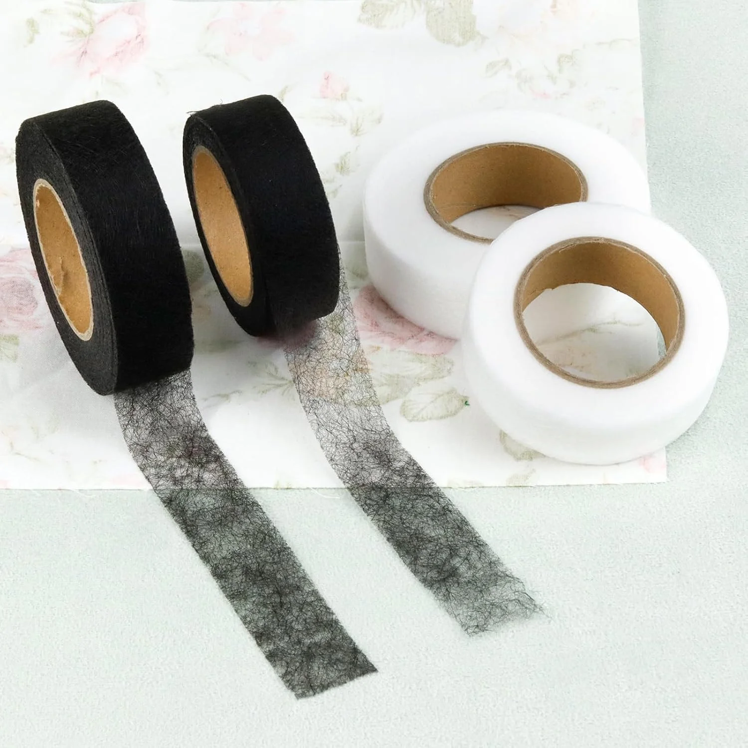 4 رول نوار لبه چسب حرارتی، 2.5 سانتی متر × 20 متر (سفید و مشکی)، نوار ذوب پارچه بدون دوخت برای شلوار، لباس، پرده و پروژه های DIY 4 رول نوار لبه چسب حرارتی، 2.5 سانتی متر × 20 متر (سفید و مشکی)، نوار ذوب پارچه بدون دوخت برای شلوار، لباس، پرده و پروژه های DIY
