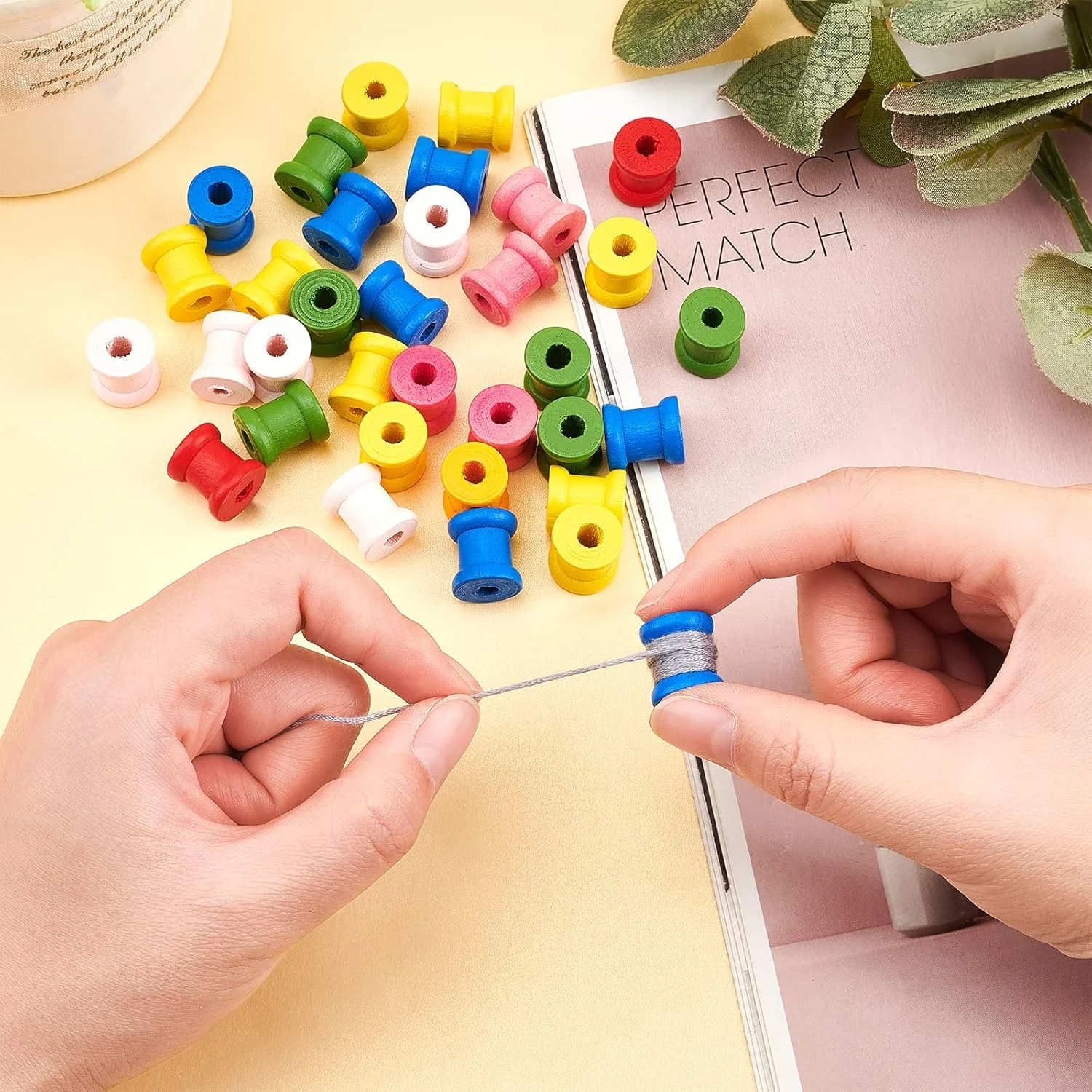 NBEADS 200 عدد ماسوره چوبی کوچک رنگ شده، ماسوره های چوبی رنگارنگ قرقره نخ سیم برای دوخت زنان گلدوزی نخ دندان نخ ذخیره سازی NBEADS 200 عدد ماسوره چوبی کوچک رنگ شده، ماسوره های چوبی رنگارنگ قرقره نخ سیم برای دوخت زنان گلدوزی نخ دندان نخ ذخیره سازی