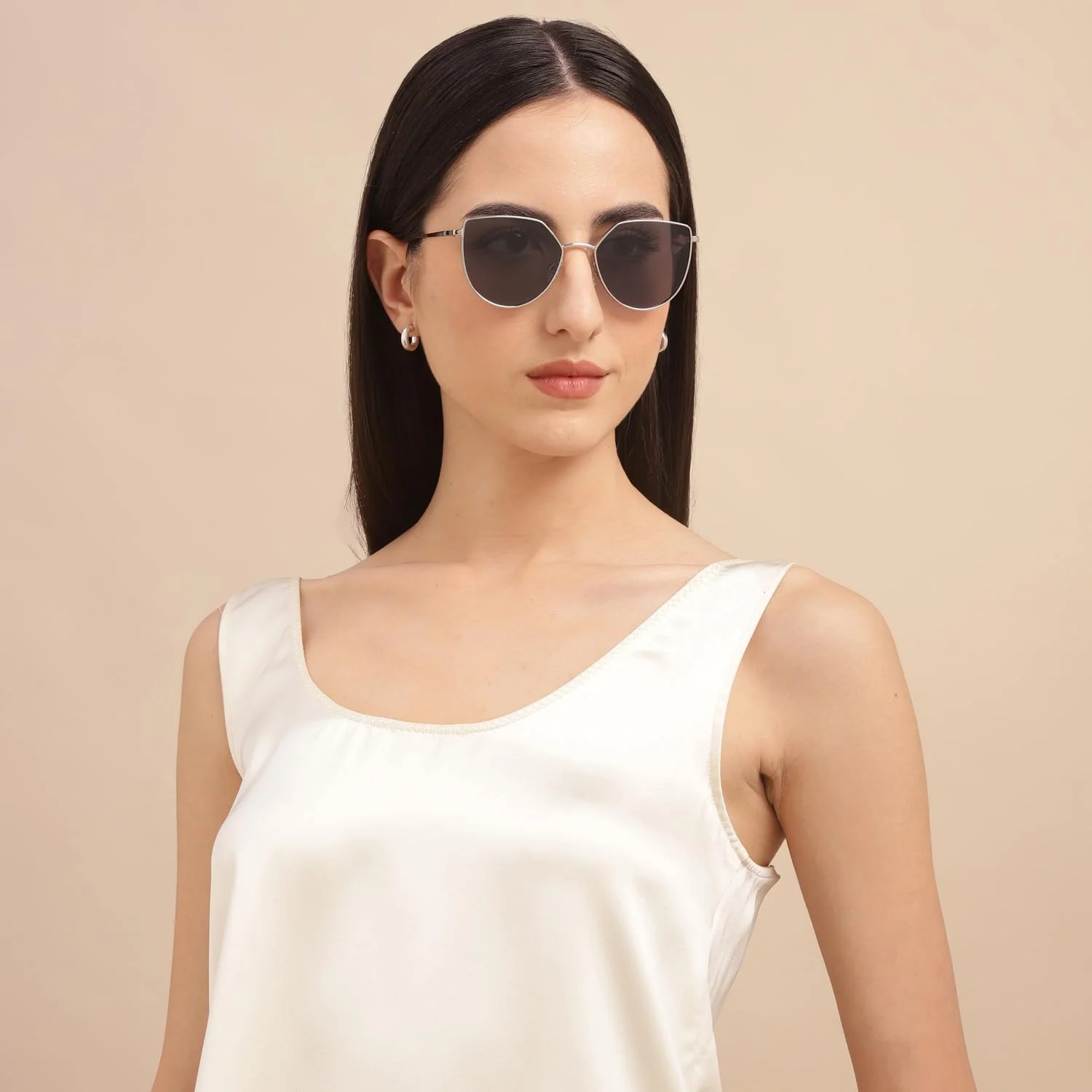 عینک آفتابی زنانه وینسنت چیس از لنزکارت | فریم کامل گربه ای، جدیدترین و شیک ترین عینک آفتابی زنانه برند | پلاریزه و محافظت 100% در برابر اشعه ماوراء بنفش | مناسب خانم ها | سایز بزرگ | VC S11470