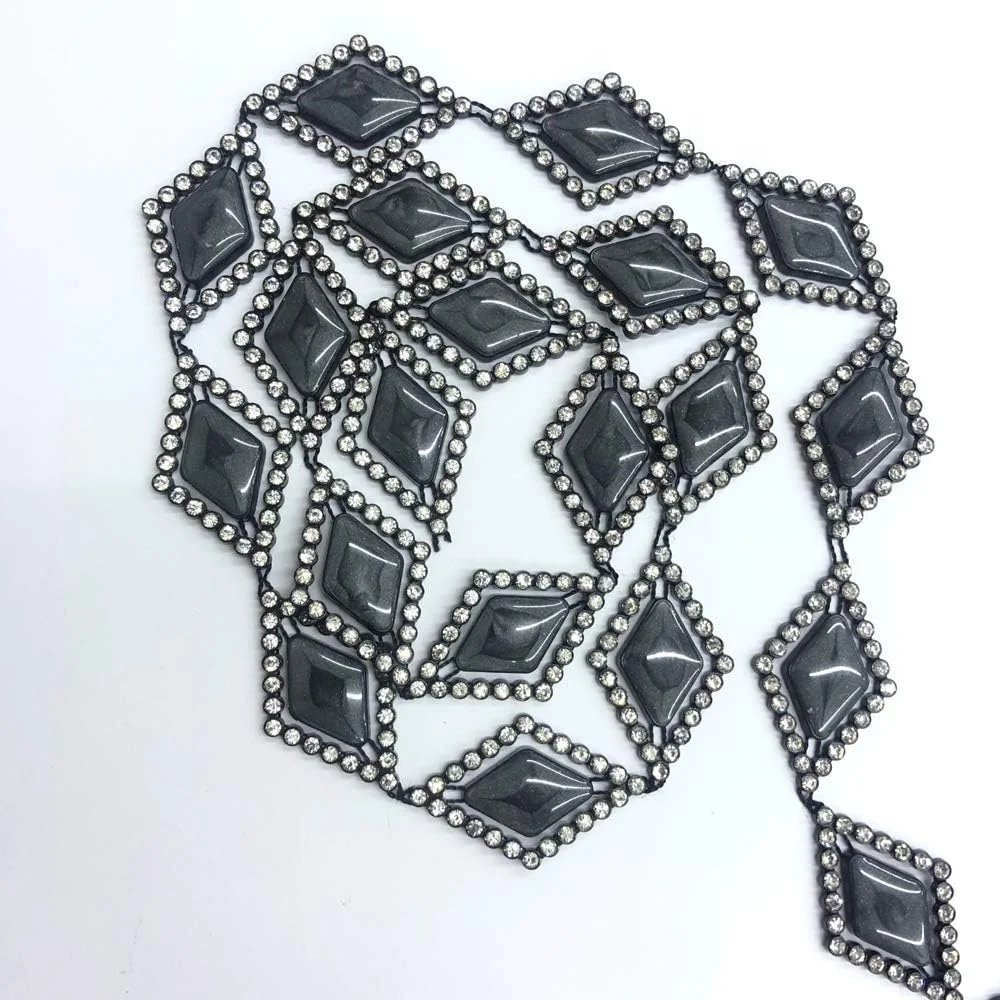 نوار تزیینی لوزی شکل به طول 4.57 متر، رنگ خاکستری تیره (سایز 38x23 میلی متر)