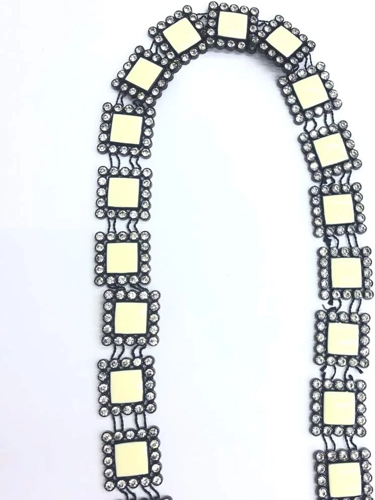 نوار تزیینی مربعی شکل 4.57 متری، رنگ سفید شیری (اندازه 19x19 میلی متر) نوار تزیینی مربعی شکل 4.57 متری، رنگ سفید شیری (اندازه 19x19 میلی متر)