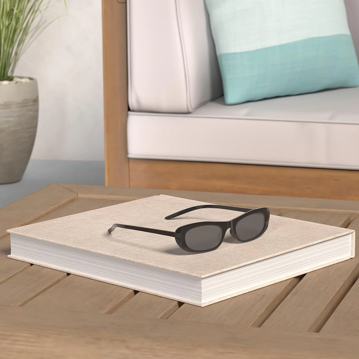 عینک آفتابی چشم گربه ای باریک و کشیده زنانه mosanana مدل MS52357