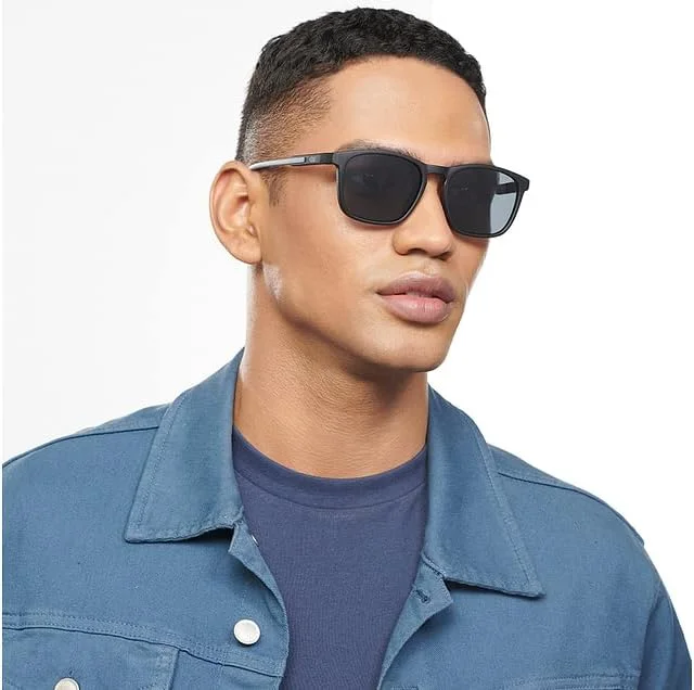 عینک آفتابی مربعی مشکی خاکستری وینسنت چیس بای لنزکارت | جدیدترین و شیک ترین عینک آفتابی برند | پلاریزه و محافظت 100% در برابر اشعه ماوراء بنفش | مردانه و زنانه | متوسط | LA S13164