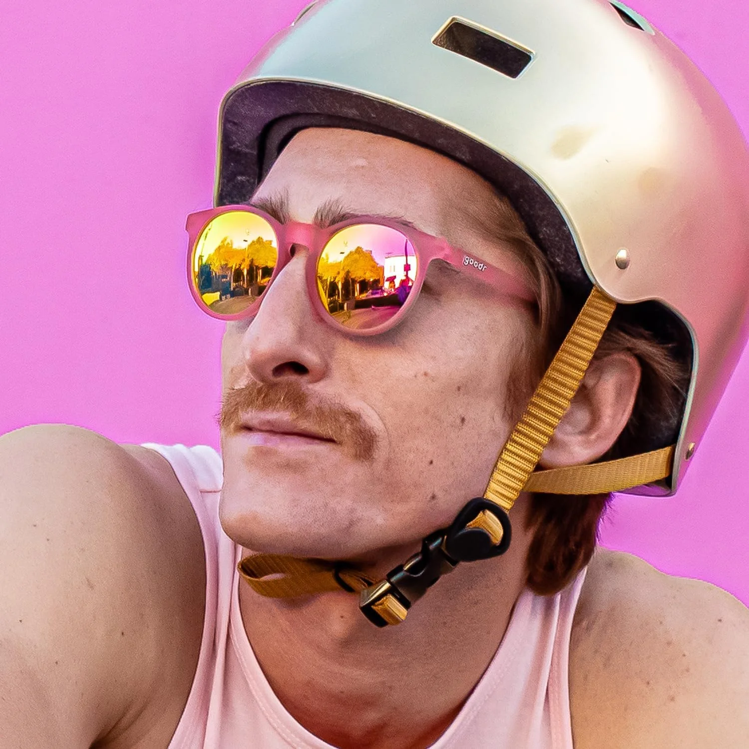 عینک آفتابی گرد پلاریزه goodr Influencers Pay Double برای آقایان و بانوان، سایز کوچک (Circle G)، فریم صورتی روشن شفاف با لنزهای بازتابنده صورتی، محافظت UV400، بدون لغزش، بدون پرش، سبک