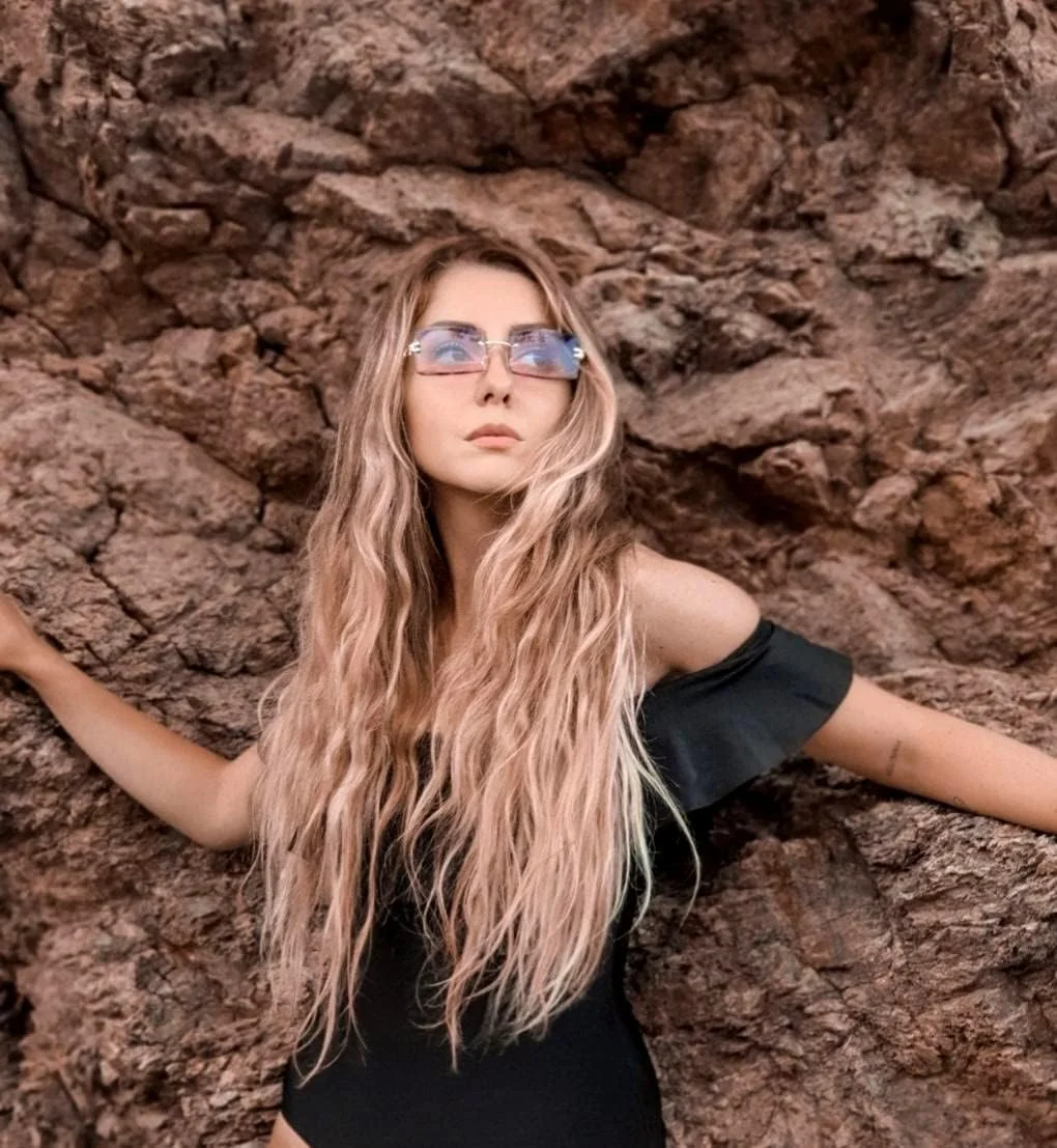 عینک آفتابی بدون فریم مستطیلی FEISEDY، مدل B2642، با رنگ های فانتزی، مناسب برای خانم ها و آقایان