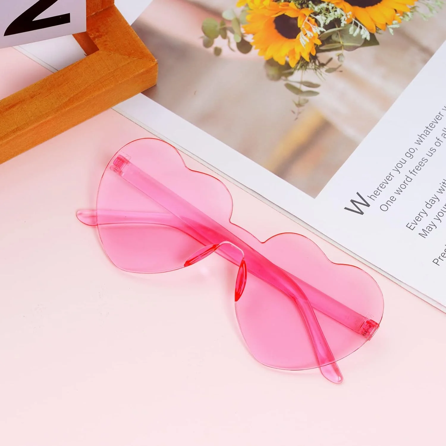 عینک آفتابی قلبی شکل فنگک، 6 عدد، بدون فریم، شیشه های شفاف، مناسب مهمانی های زنانه عینک آفتابی قلبی شکل فنگک، 6 عدد، بدون فریم، شیشه های شفاف، مناسب مهمانی های زنانه