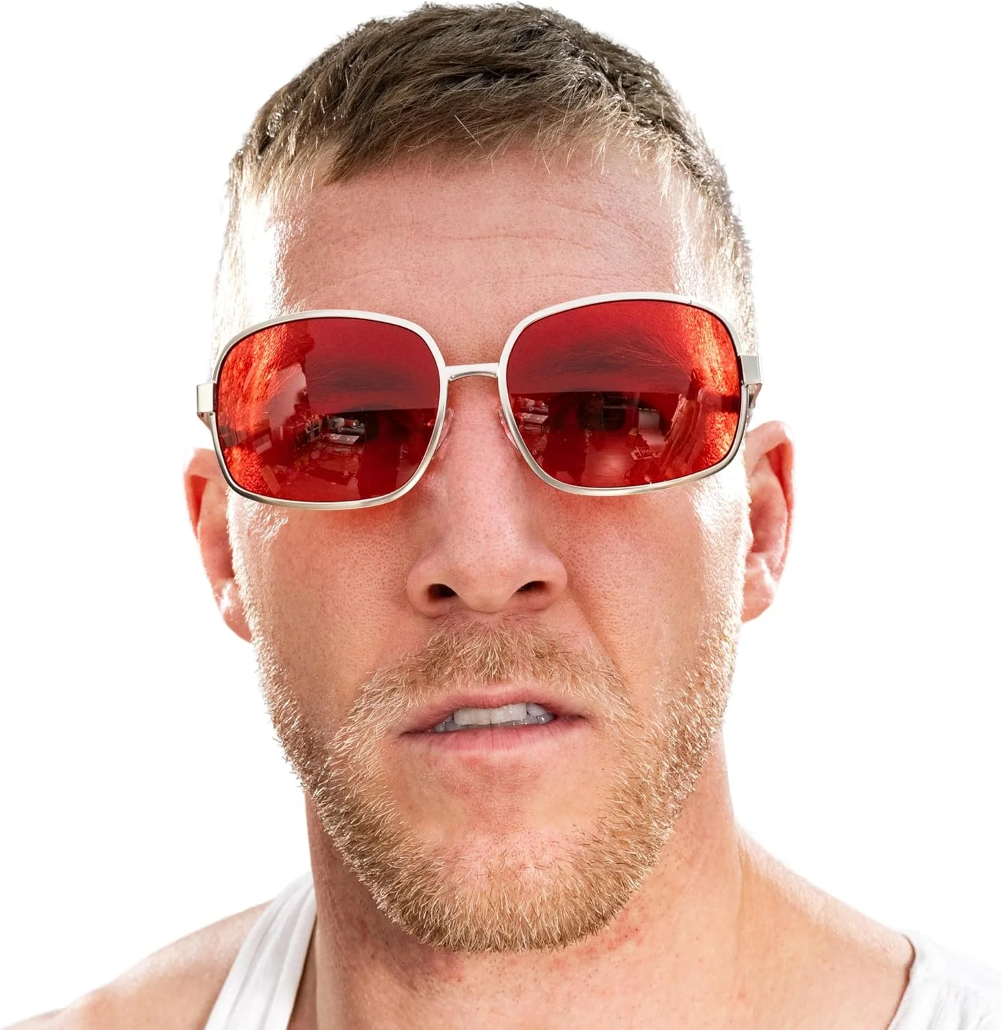 عینک آفتابی قرمز لباس مبدل، فروشنده صابون مبارزه